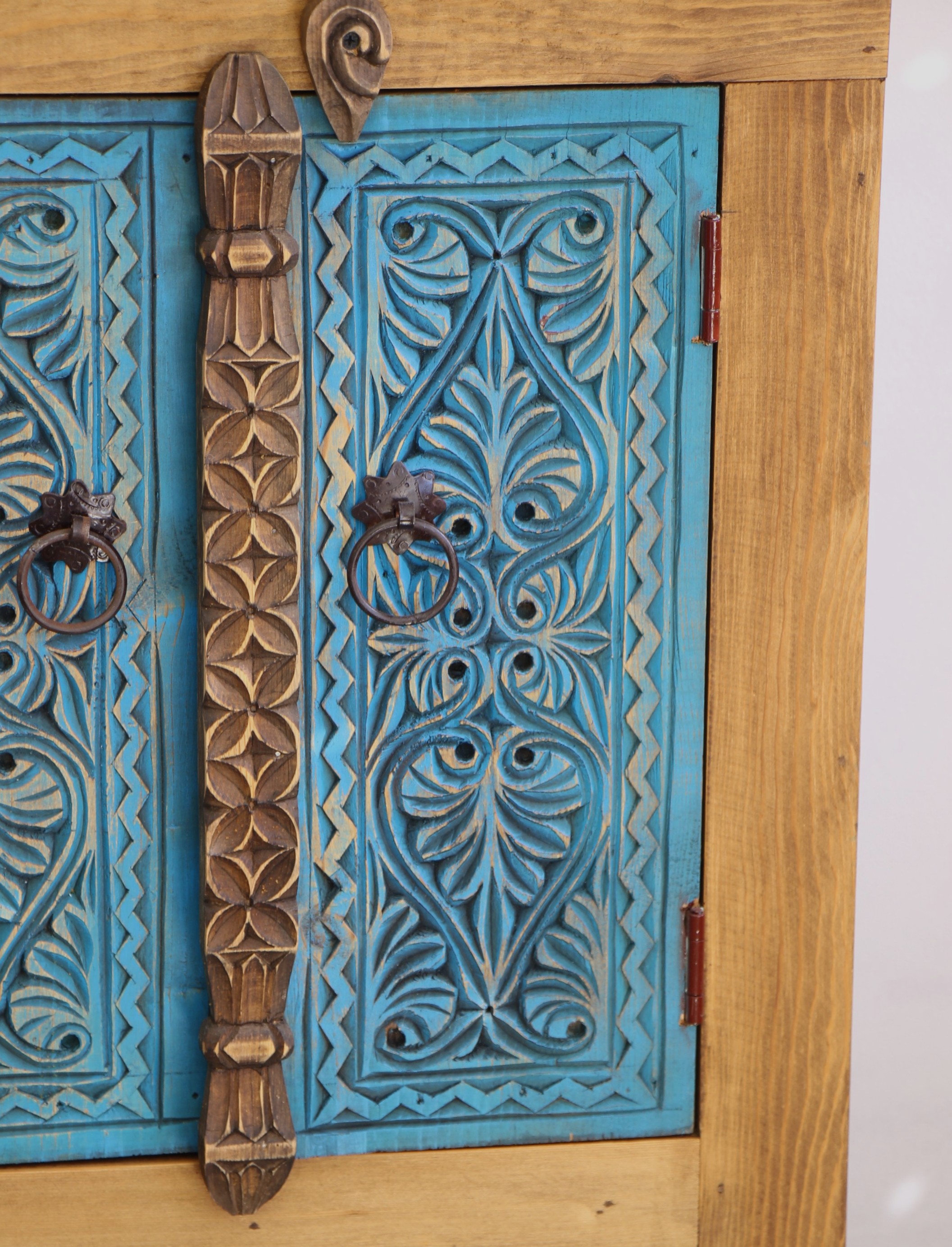 4 Door Hand Carved Sideboard - Blue 3