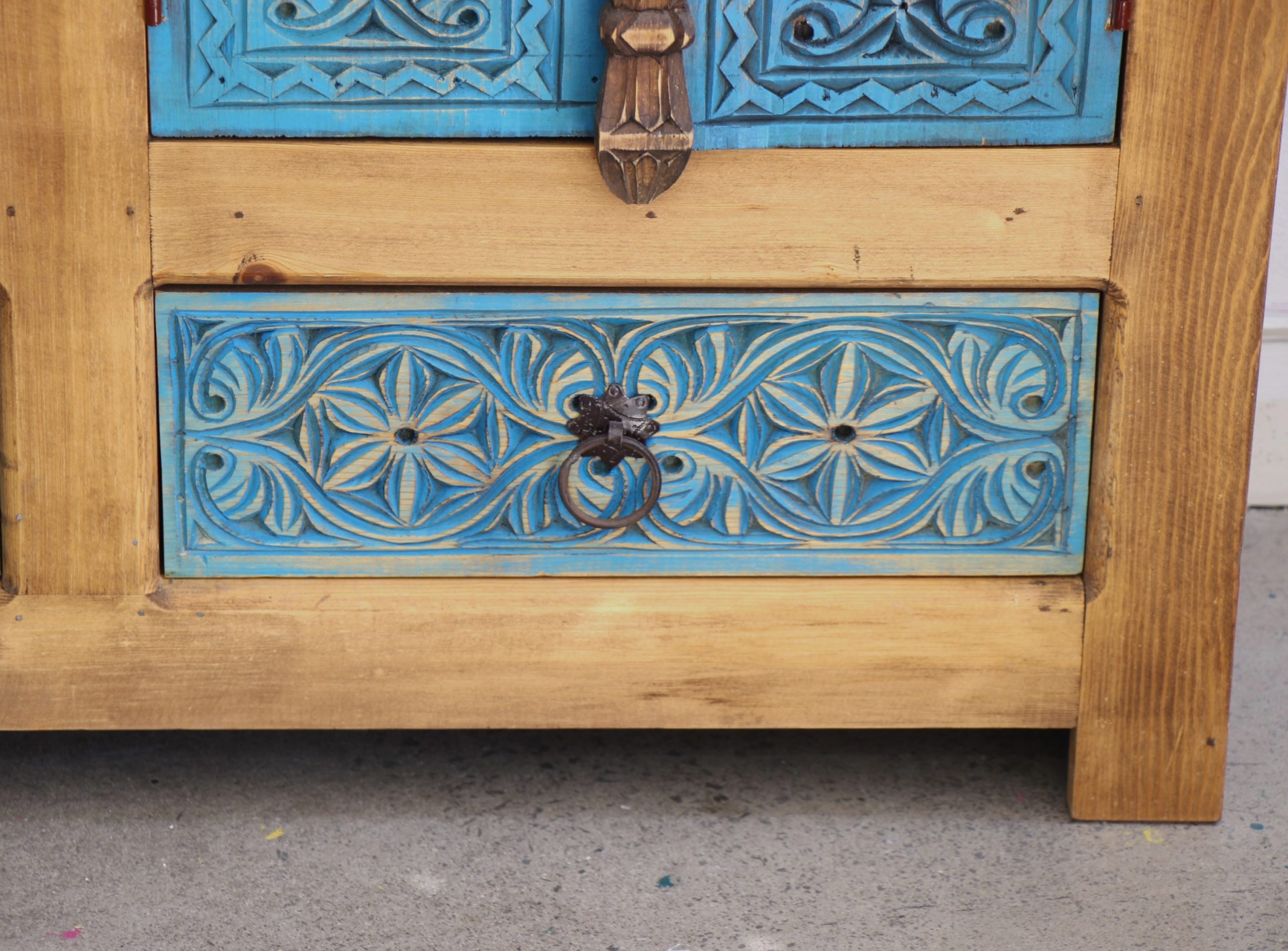 4 Door Hand Carved Sideboard - Blue 4
