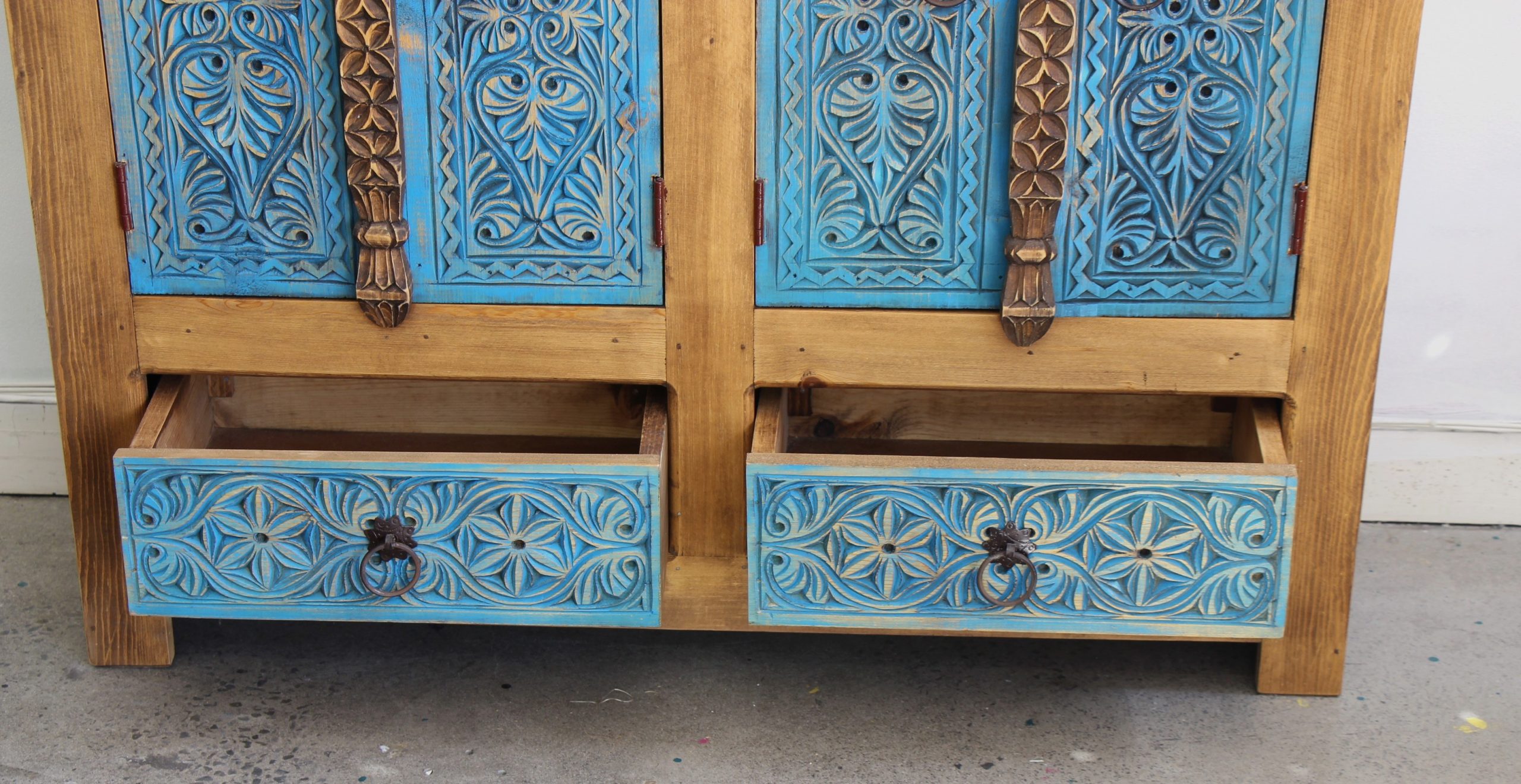 4 Door Hand Carved Sideboard - Blue 5