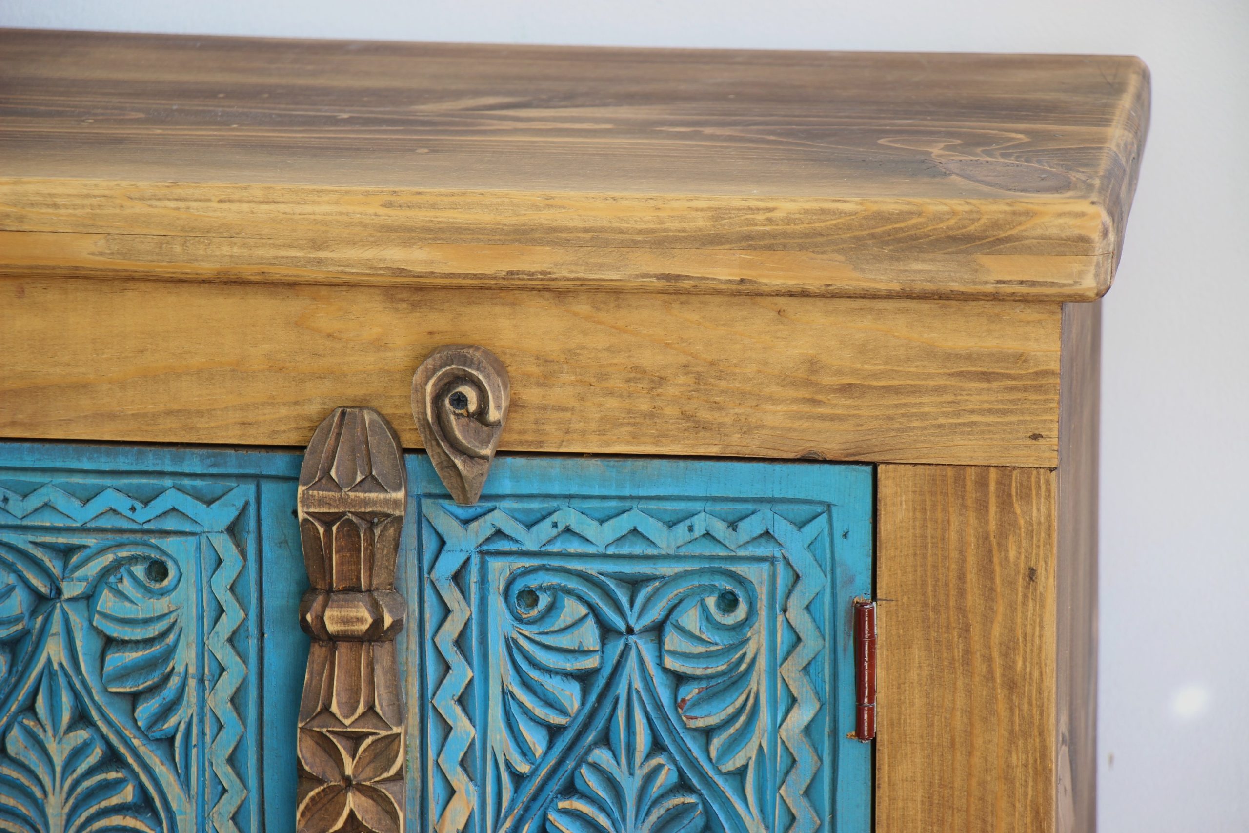 4 Door Hand Carved Sideboard - Blue 7