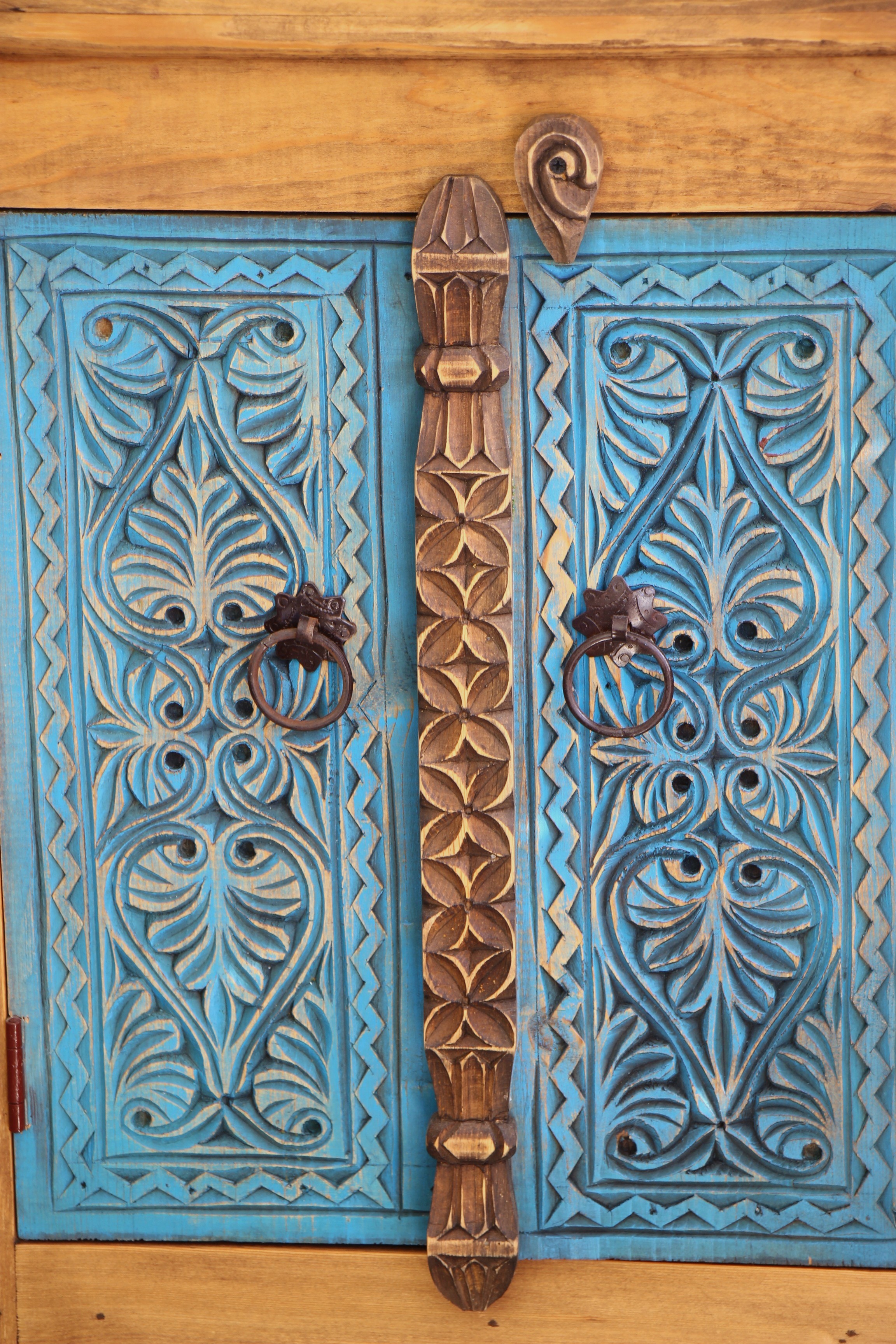 4 Door Hand Carved Sideboard - Blue 8