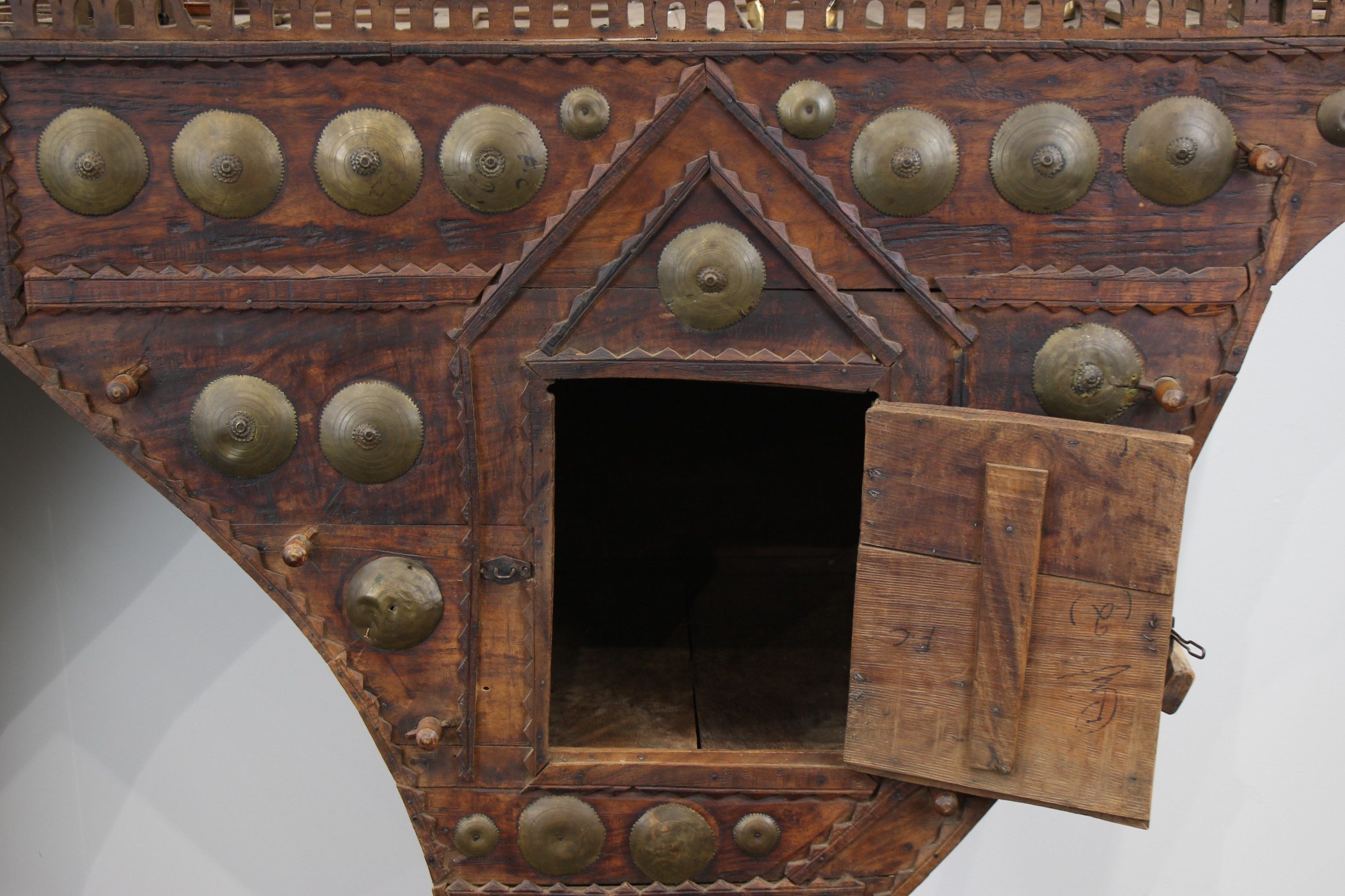 Antique Wedding Camel Seat Teak With Brass Inlay 3