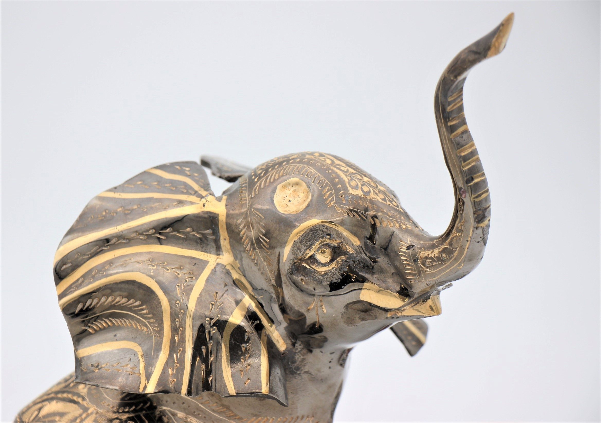 Brass Handcrafted Baby Elephant Sitting 35 cm 2.75kg b