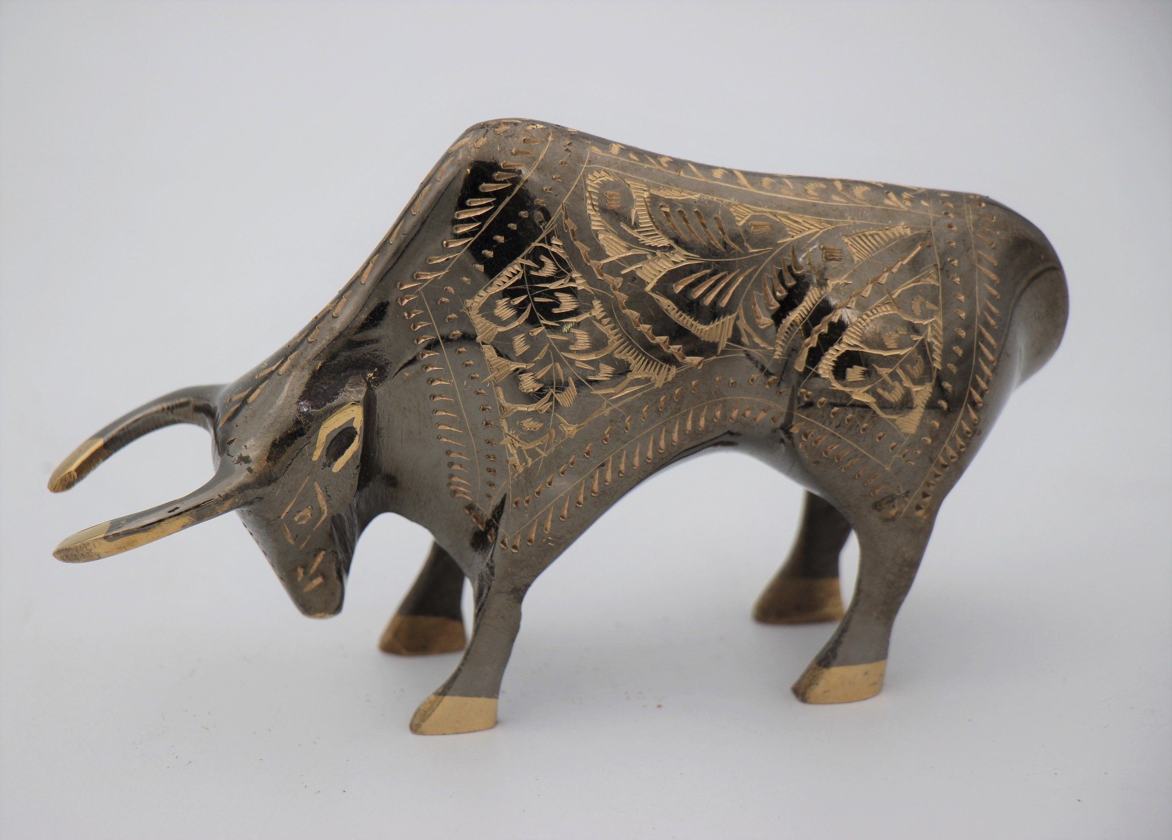 Brass Handcrafted Bull 15 cm b