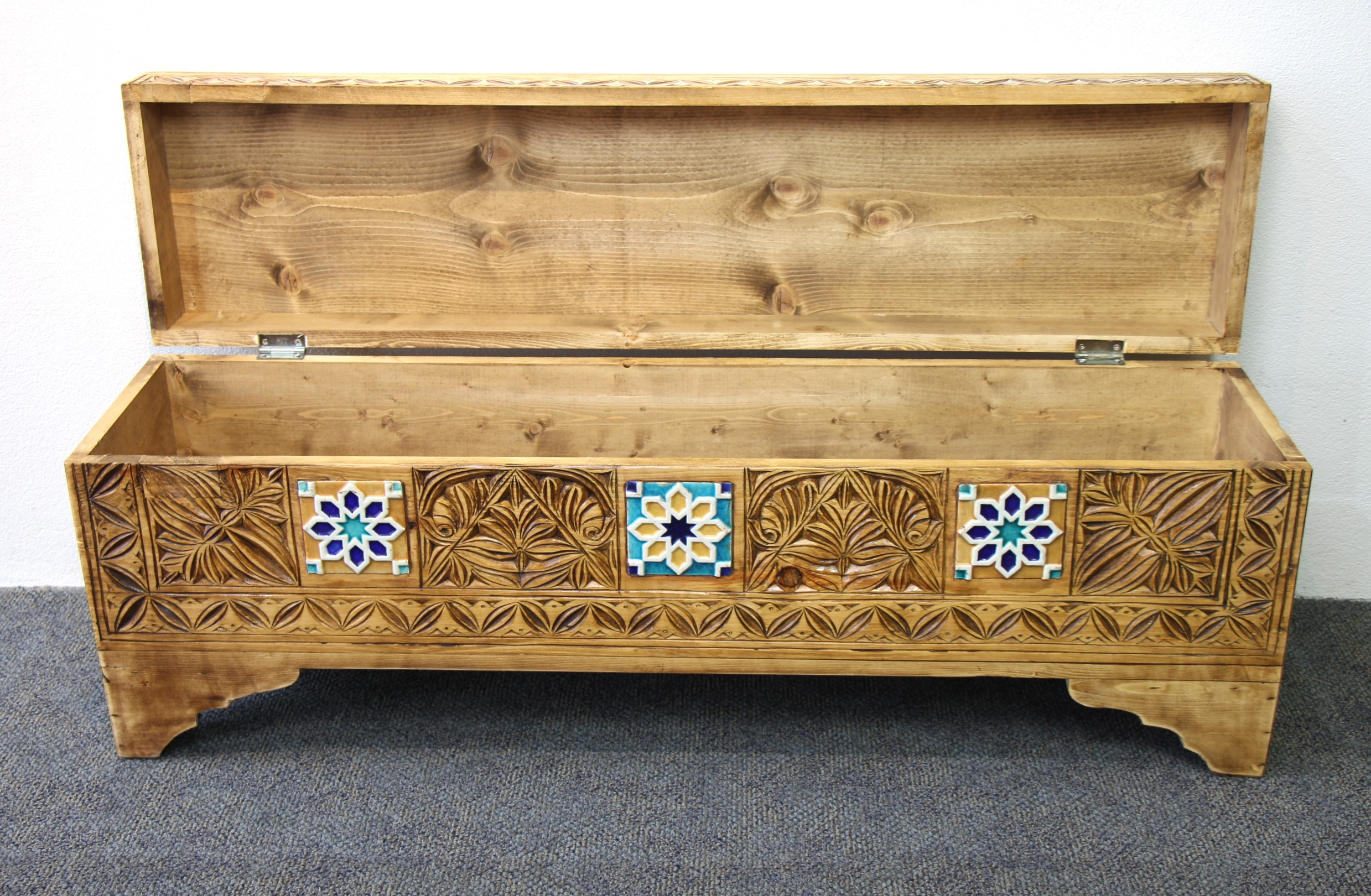 Carved Tunk With Colourful Ceramic Tiles A6