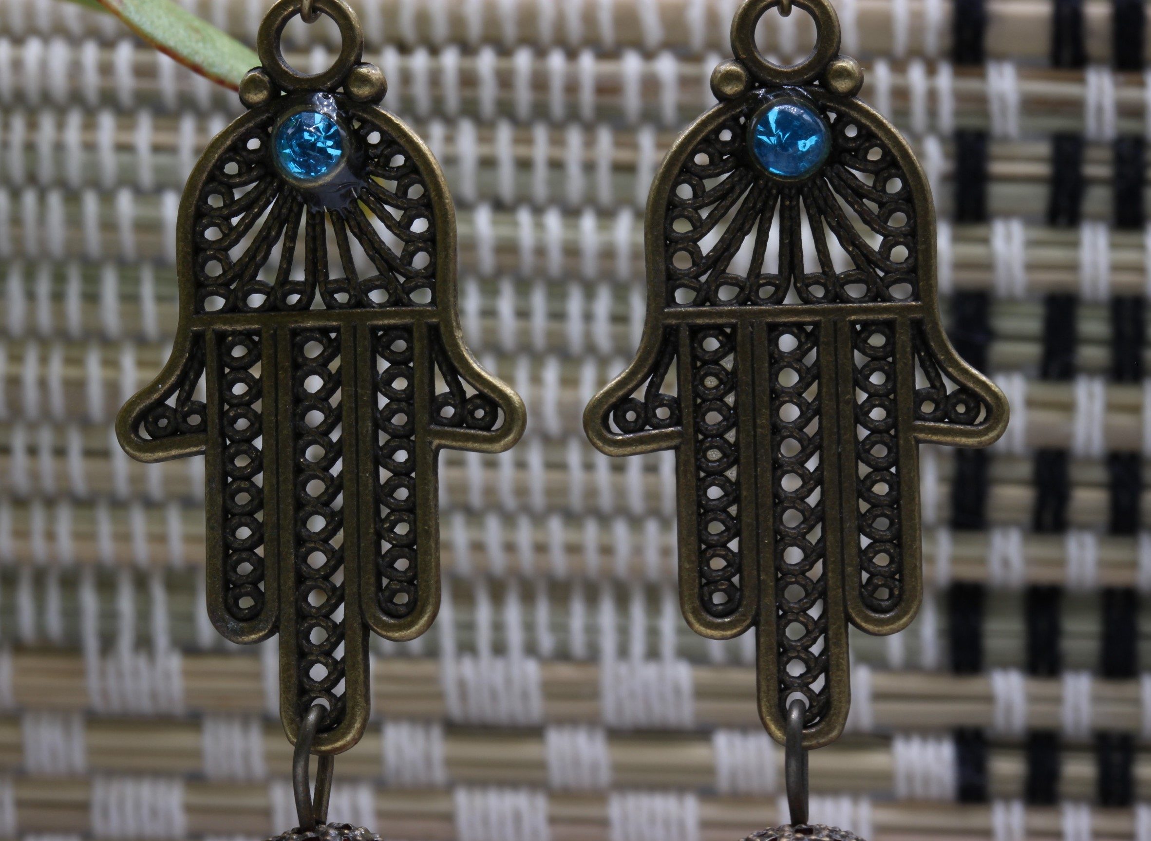 HAMSAHANDEARRINGSEH11B