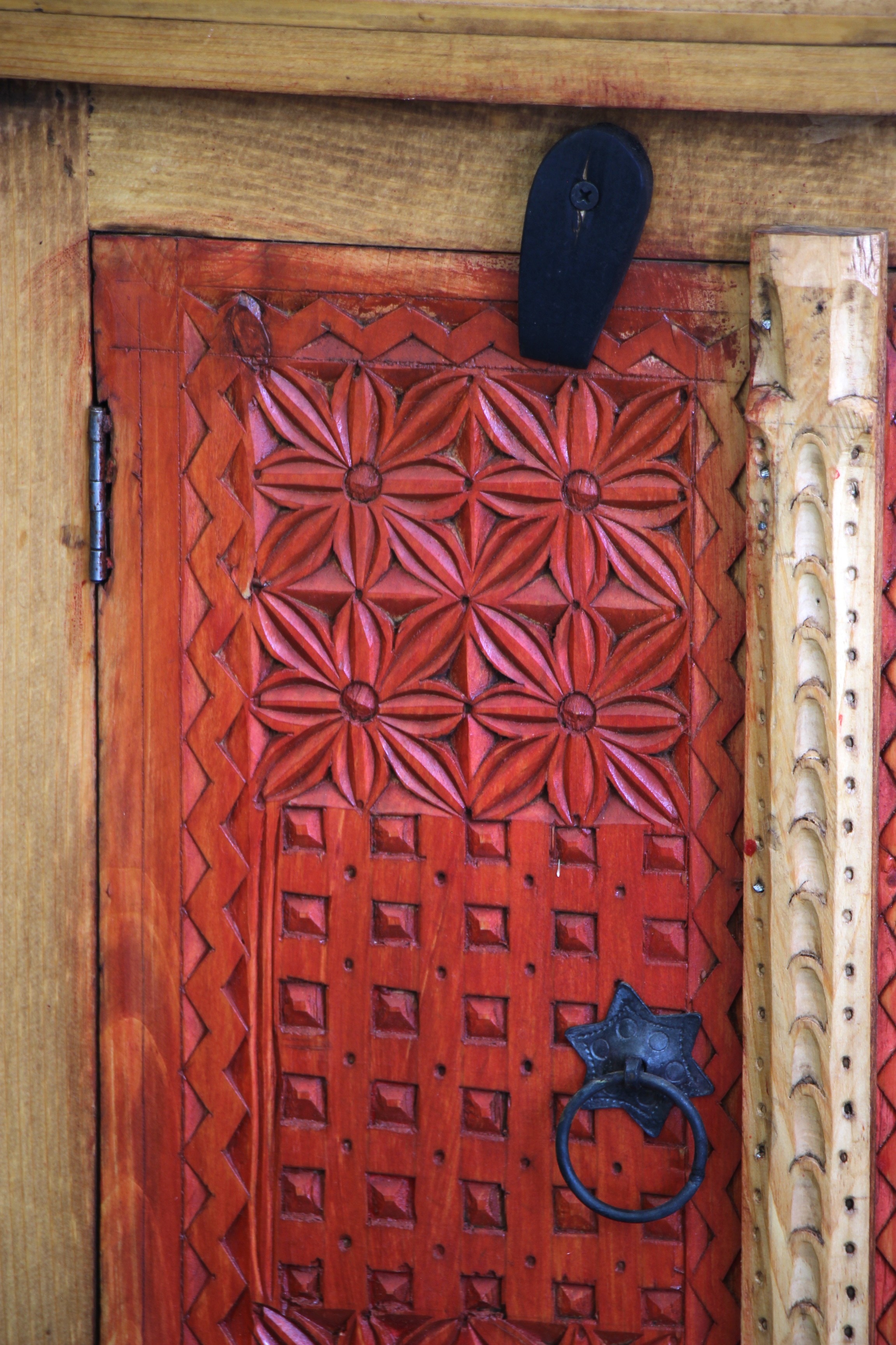 Hand Carved 4 Door2 Drawer Sideboard-5