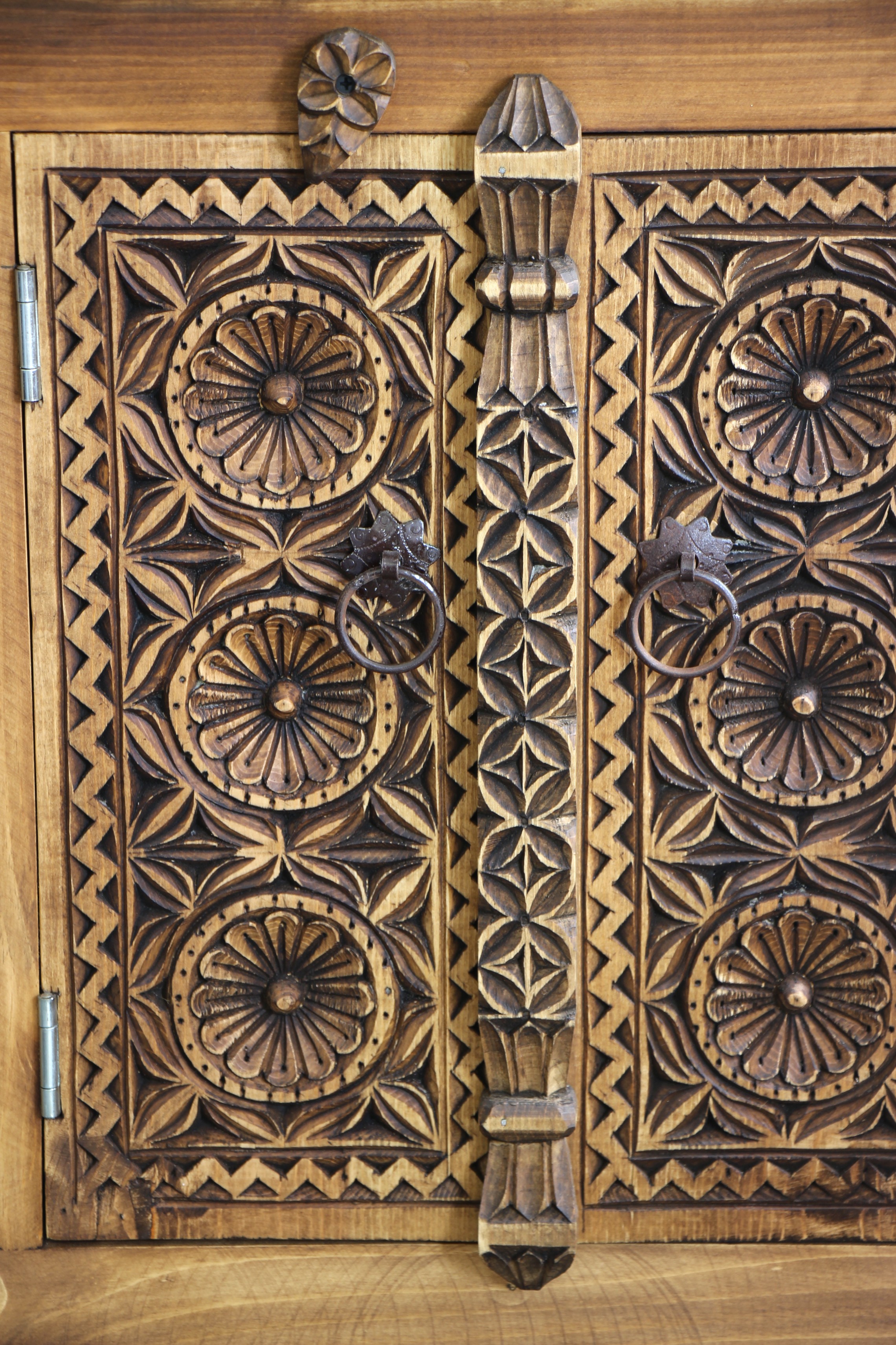 Hand Carved Buffet Sideboard In Natural -5