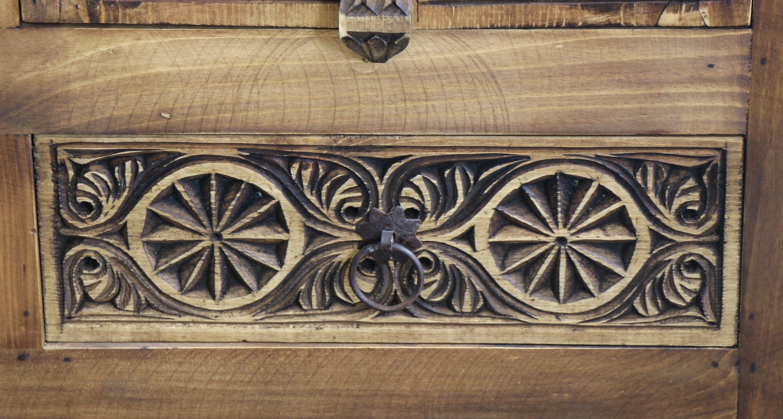Hand Carved Buffet Sideboard In Natural -6