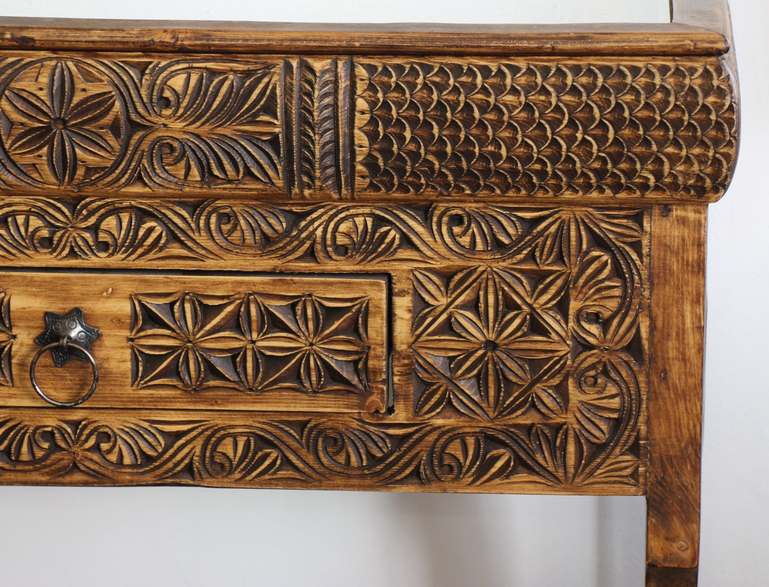 Hand Carved Buffet Unit With 1 Drawer -3