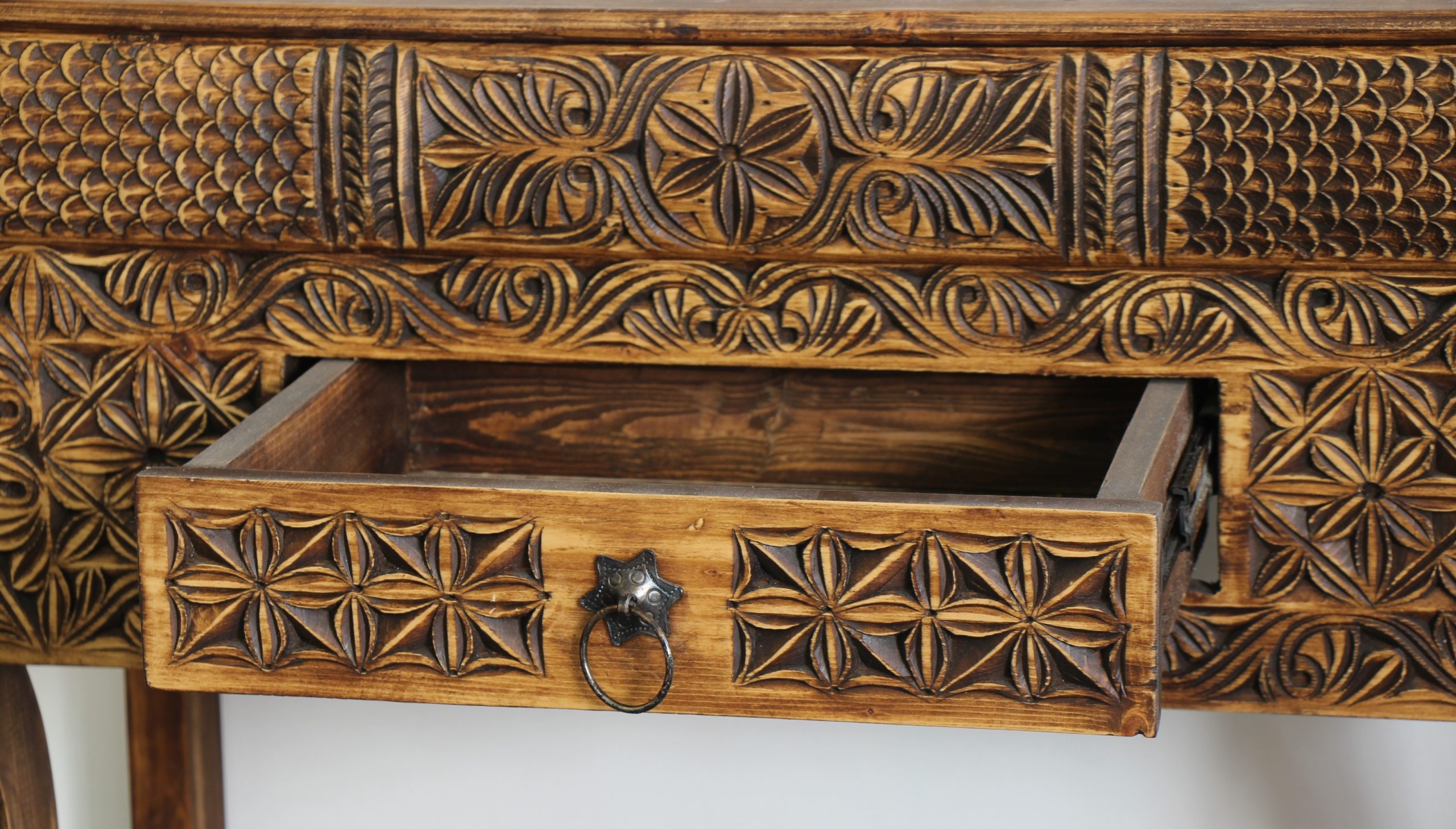 Hand Carved Buffet Unit With 1 Drawer -5