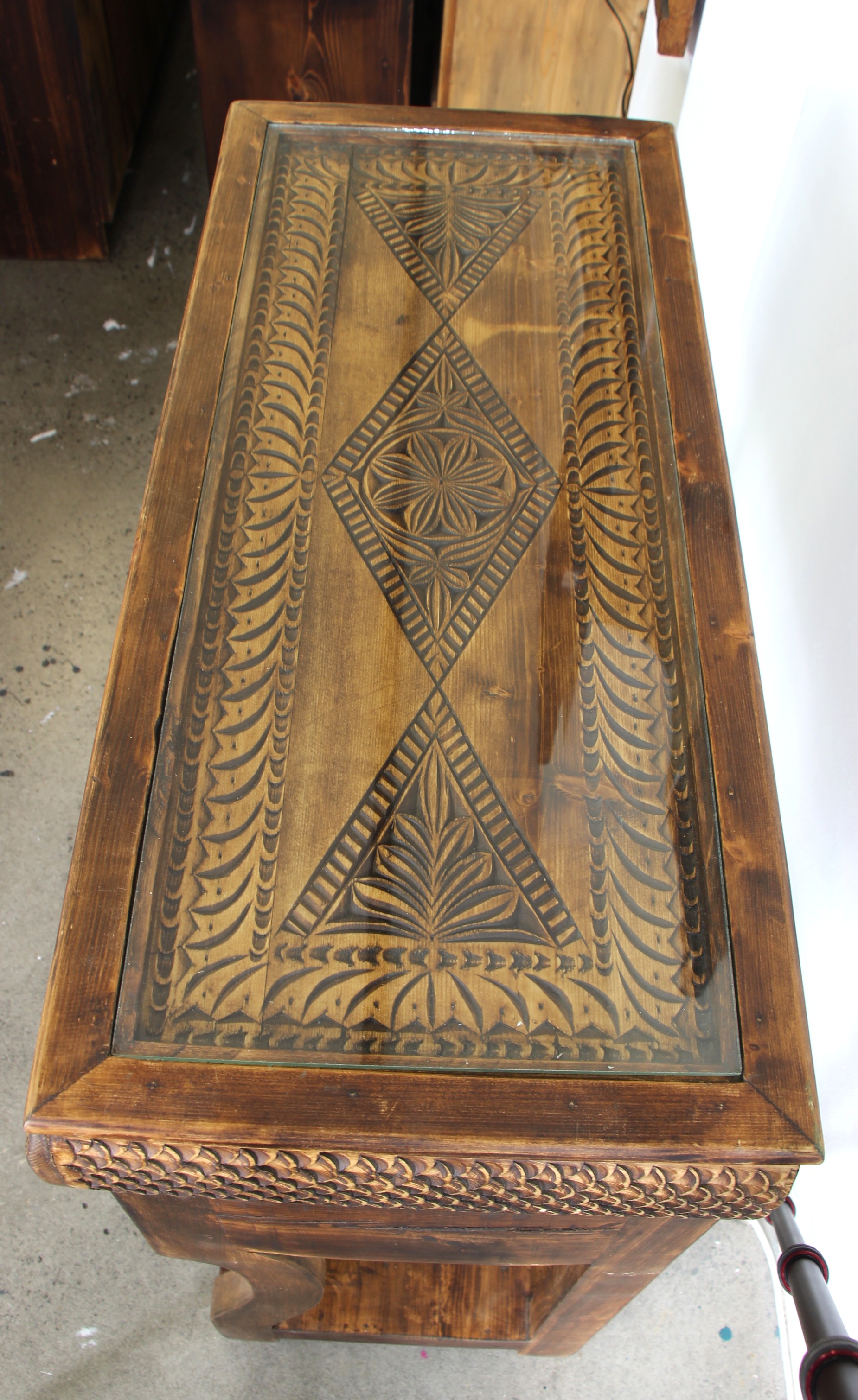 Hand Carved Buffet Unit With 1 Drawer -6