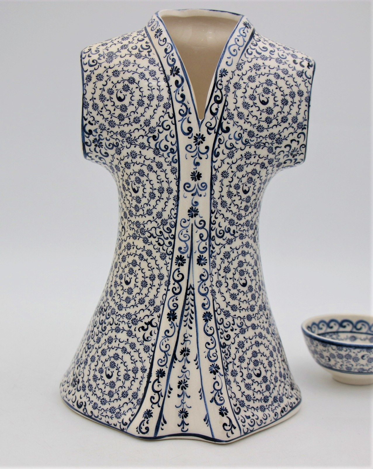 Hand Crafted Turkish Ceramic 27cm Kaftan In Halic Design 1