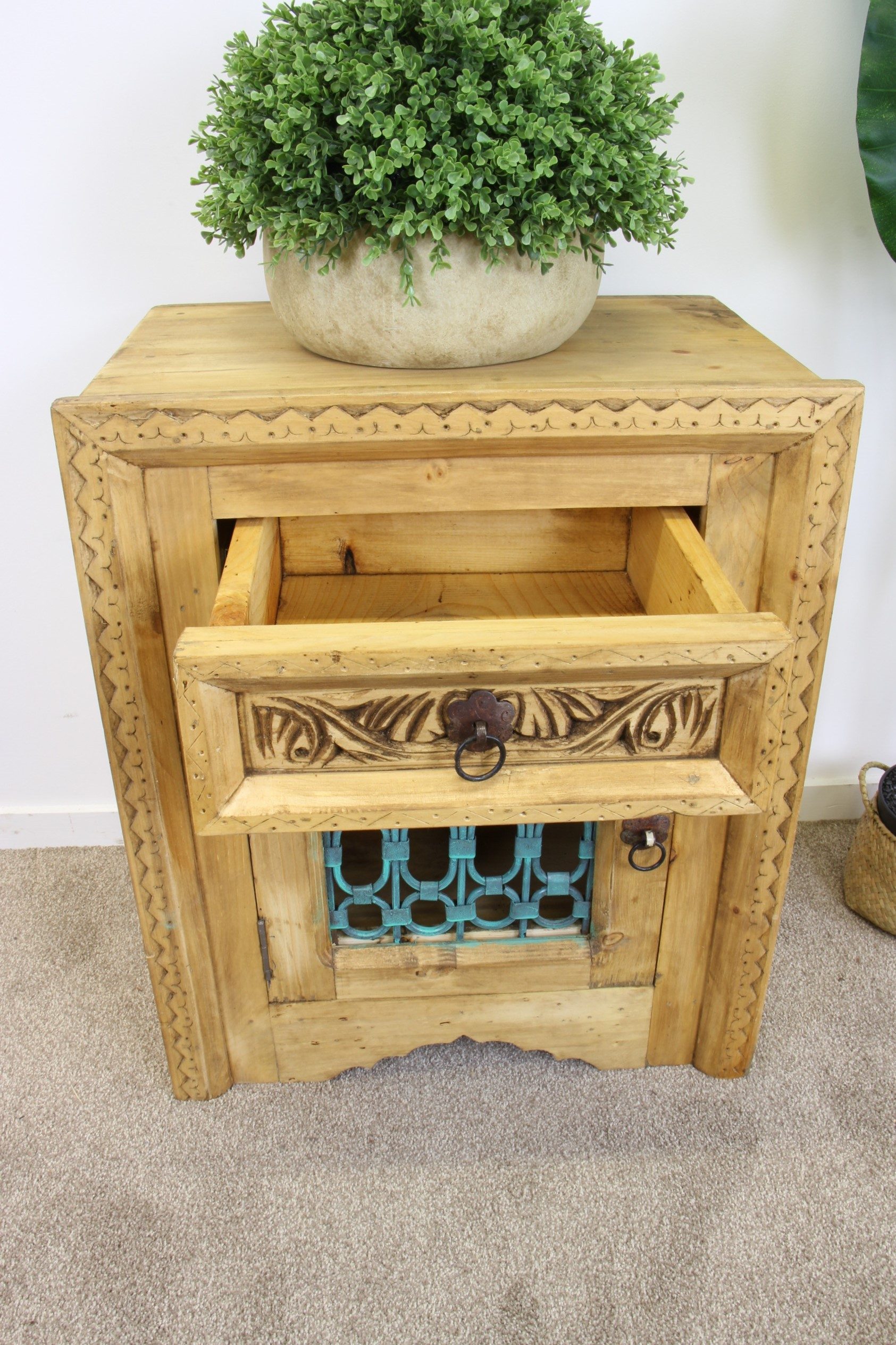 Jali Bedside Unit With Antique Grill 1 8