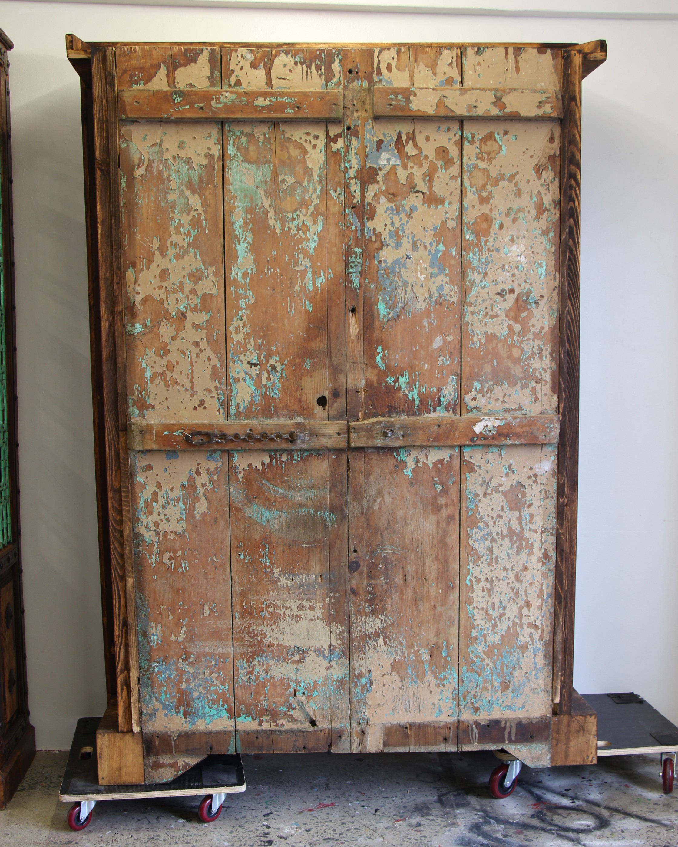 Large Display Unit With Antique Doors And Beams & Display Lights 1