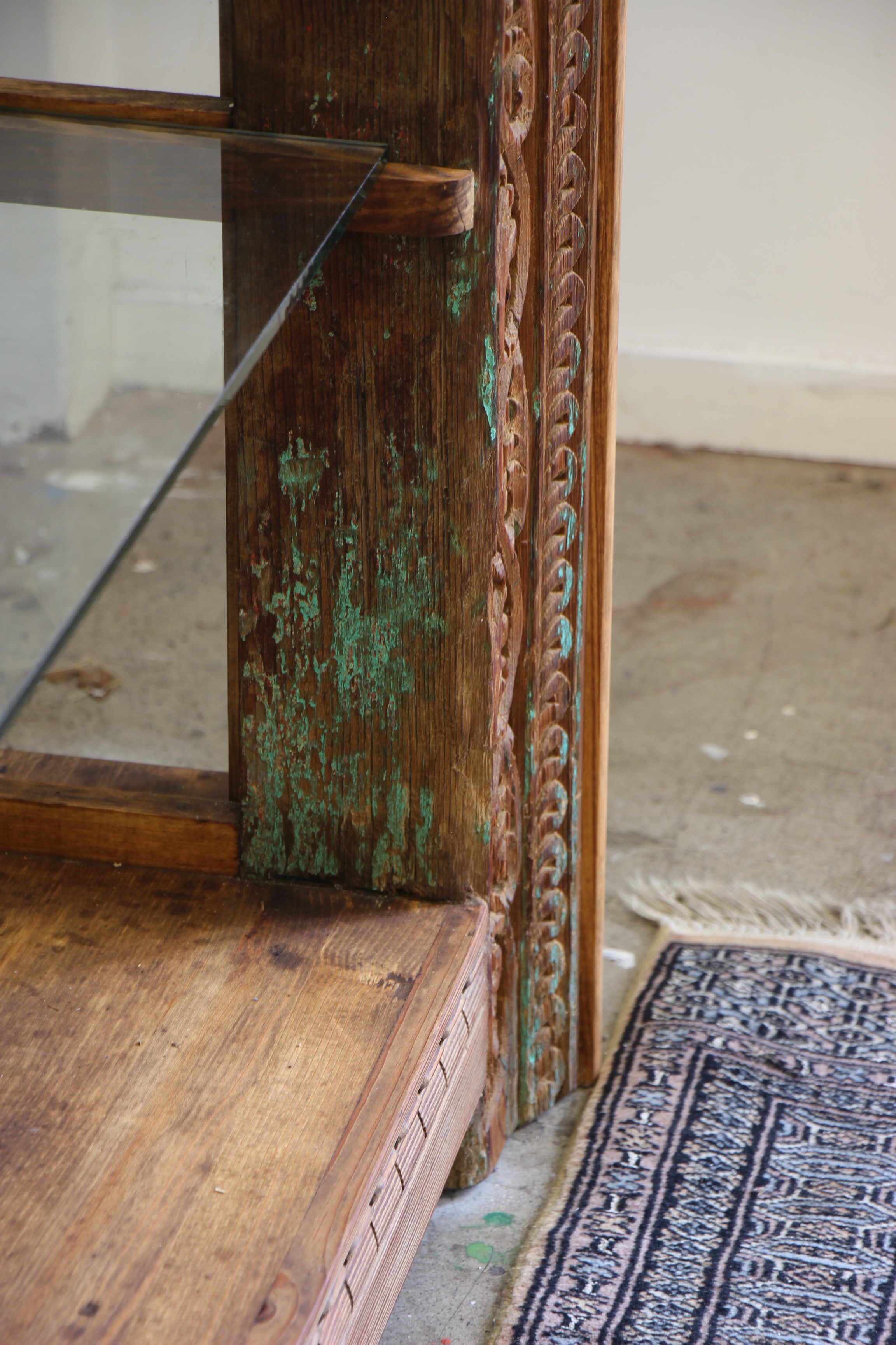 Large Display Unit With Antique Doors And Beams & Display Lights 11