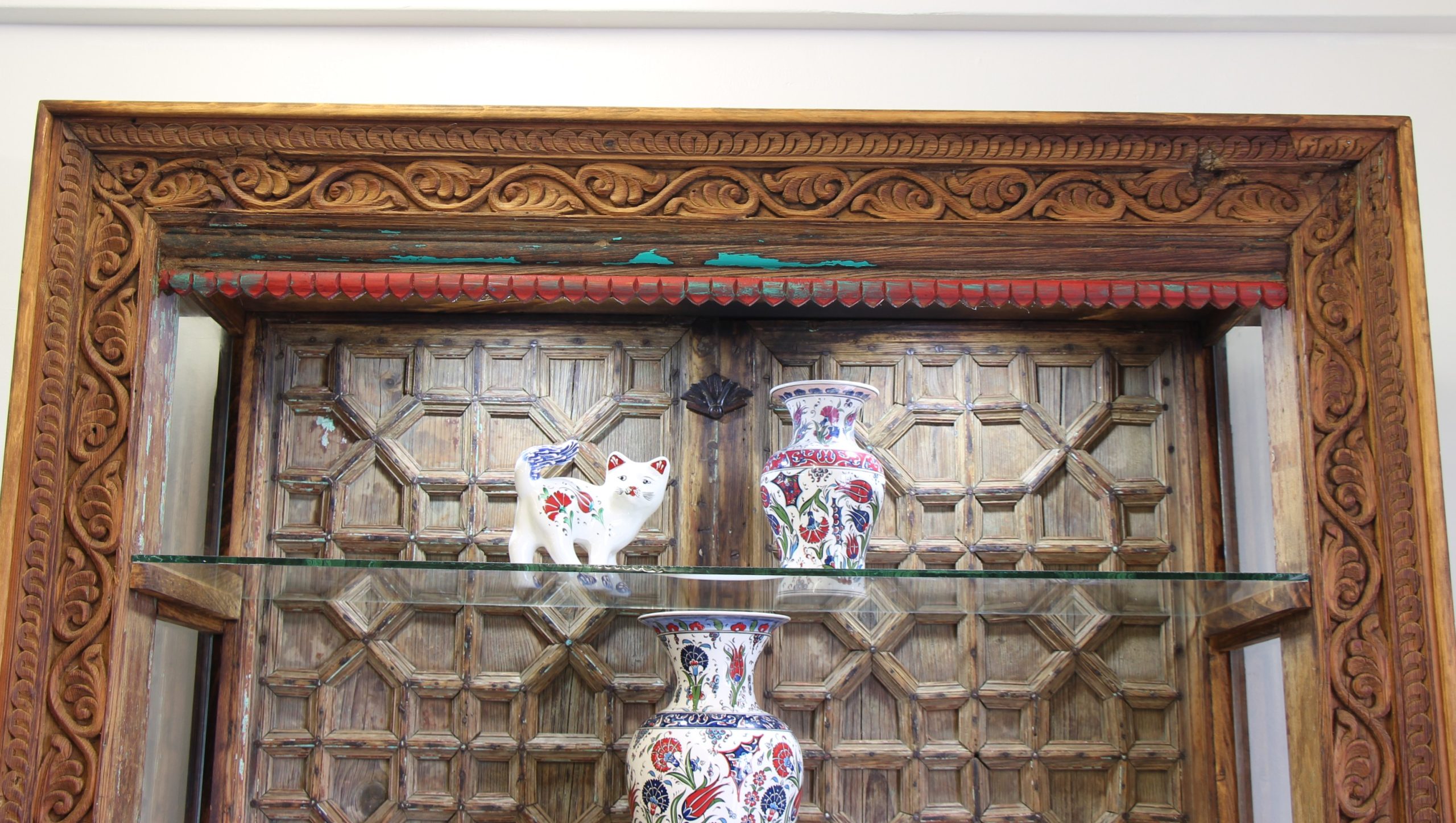 Large Display Unit With Antique Doors And Beams & Display Lights 12