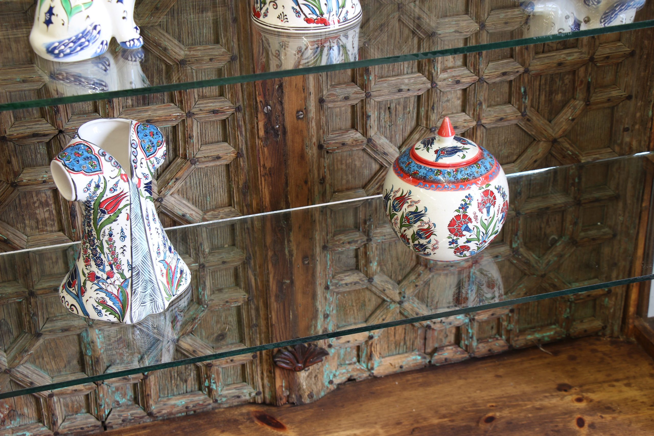 Large Display Unit With Antique Doors And Beams & Display Lights 15