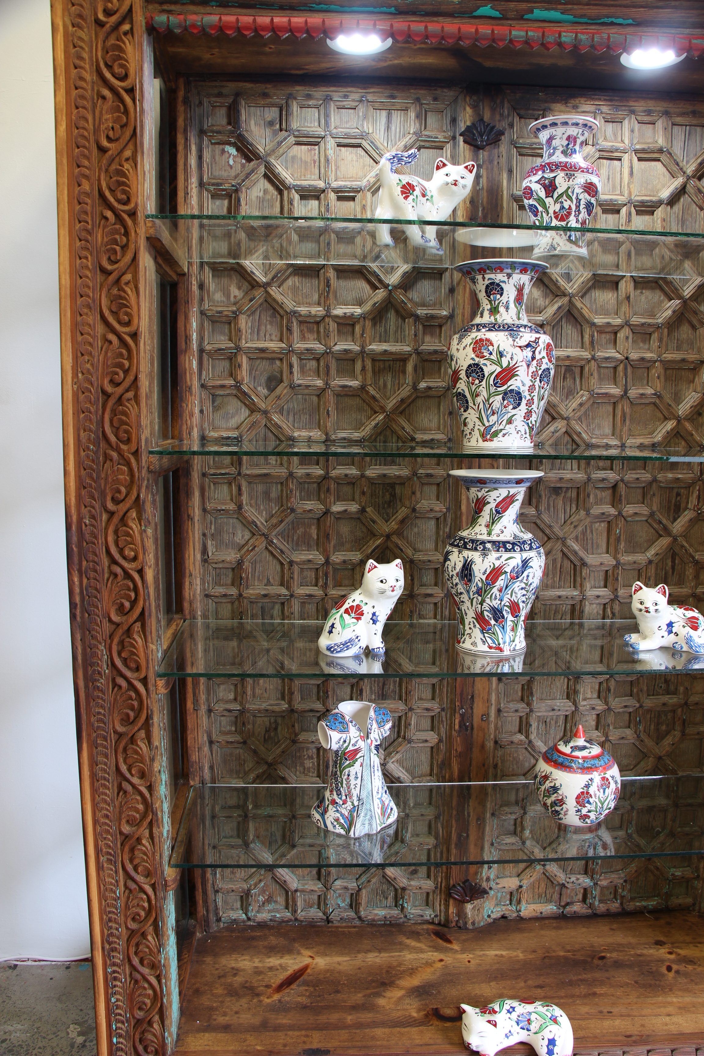 Large Display Unit With Antique Doors And Beams & Display Lights 4