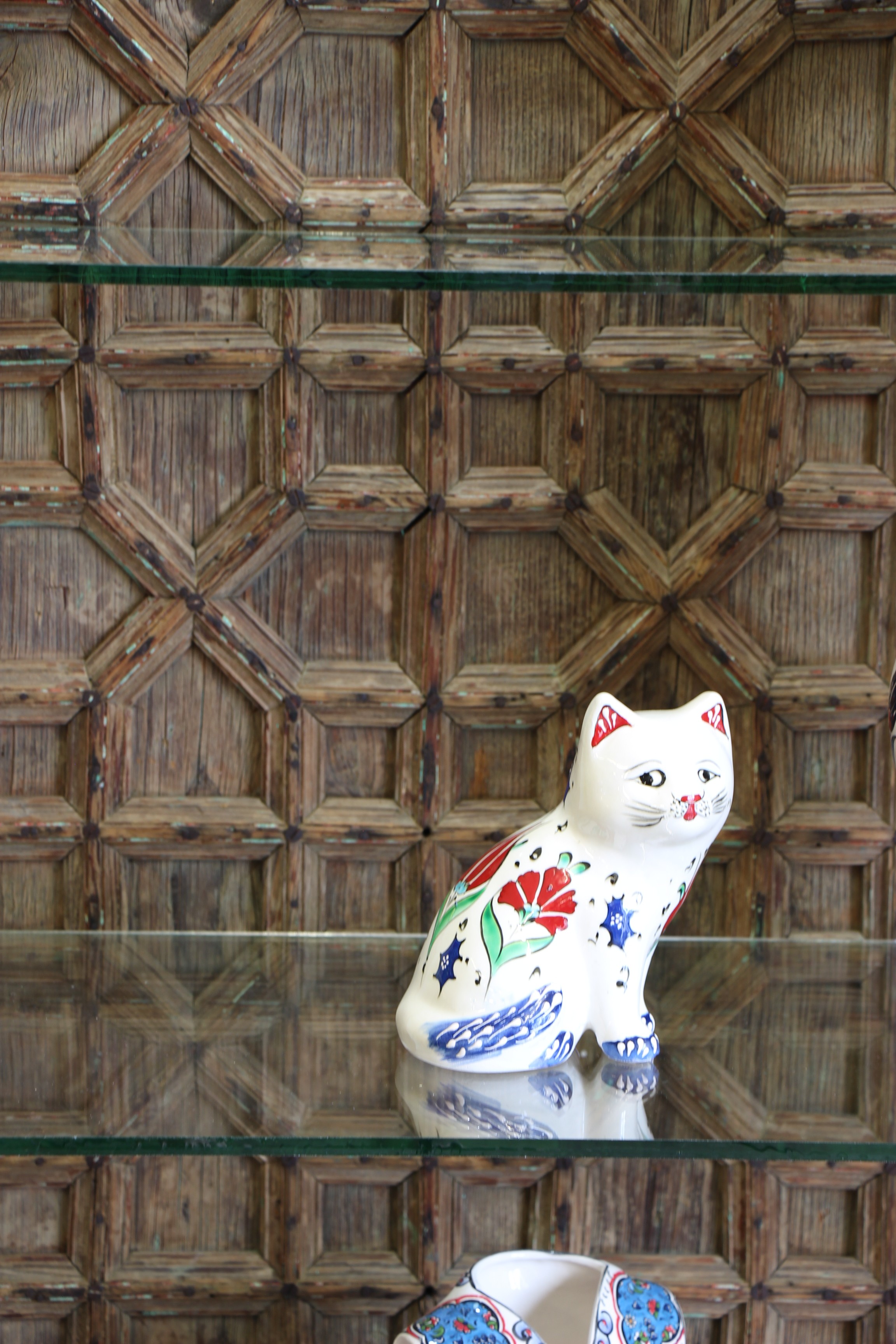 Large Display Unit With Antique Doors And Beams & Display Lights 5