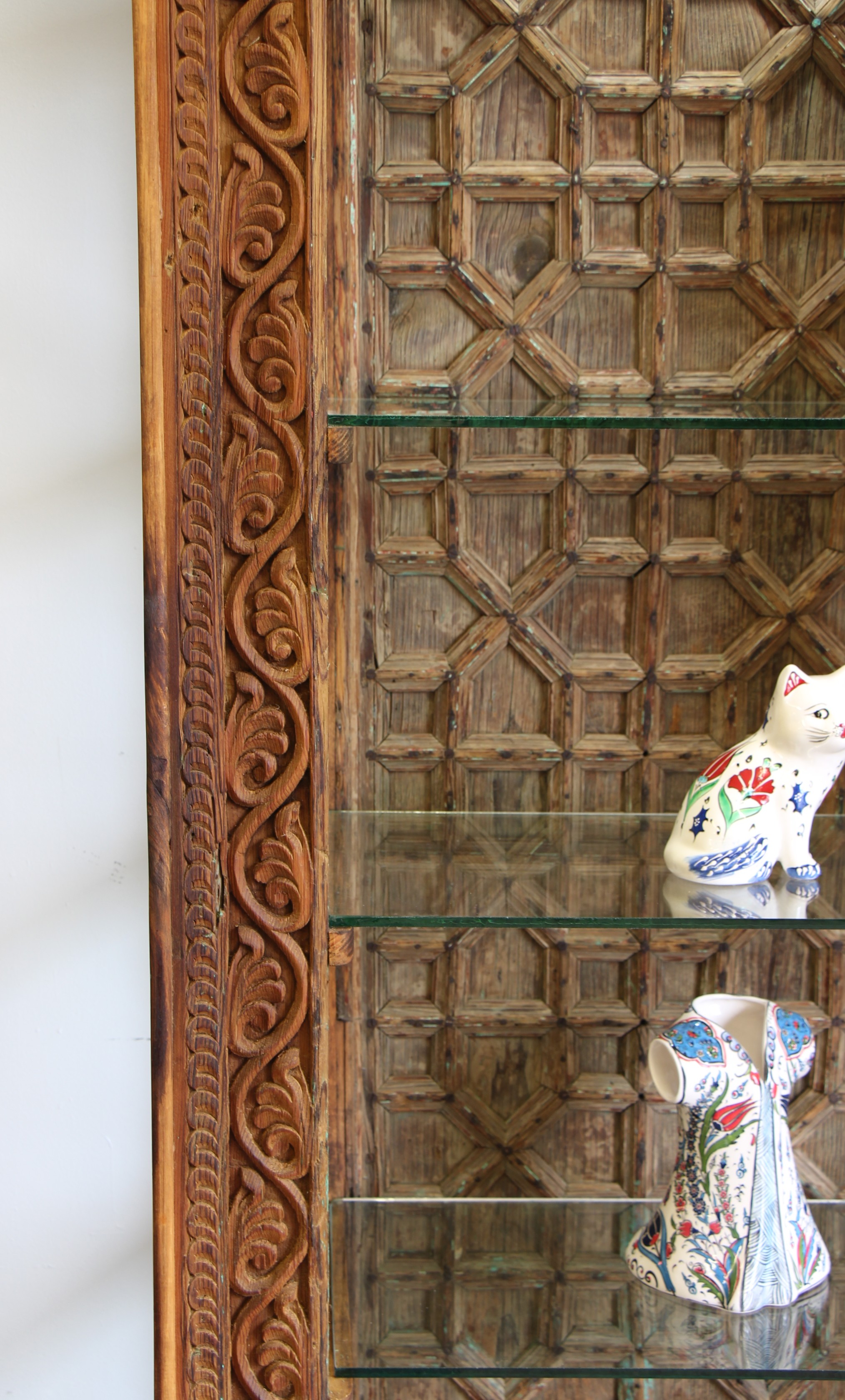 Large Display Unit With Antique Doors And Beams & Display Lights 6