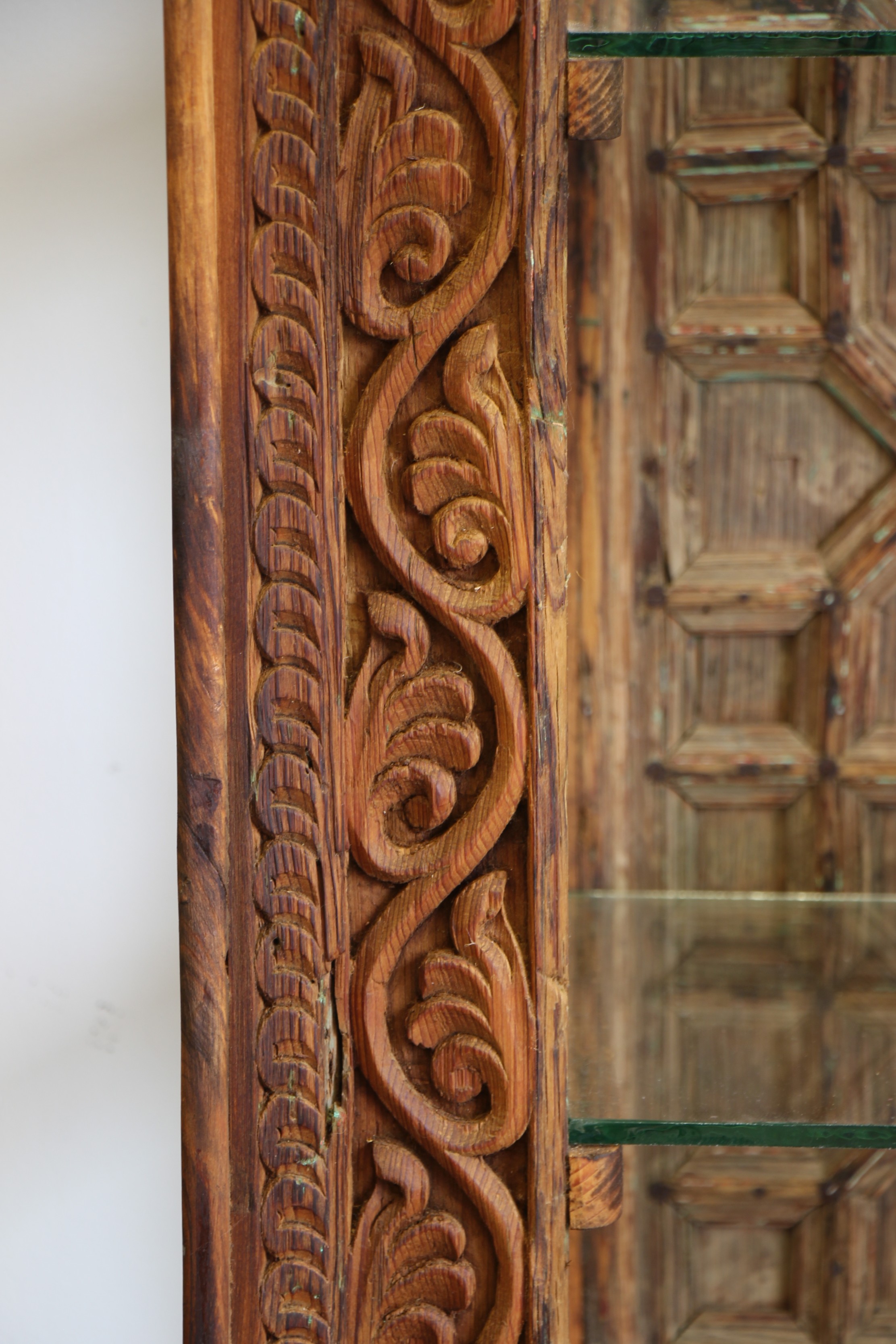 Large Display Unit With Antique Doors And Beams & Display Lights 7