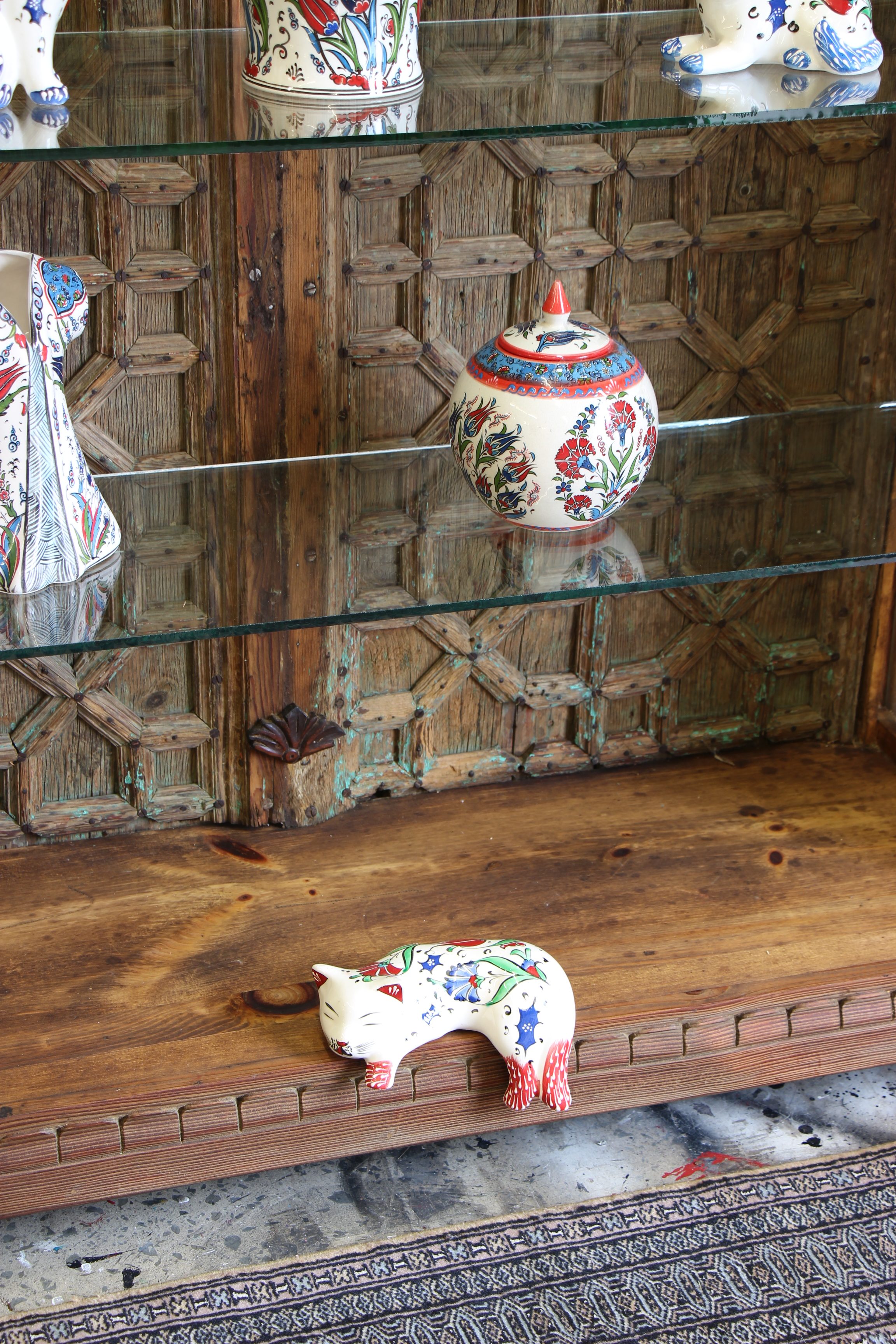 Large Display Unit With Antique Doors And Beams & Display Lights 8