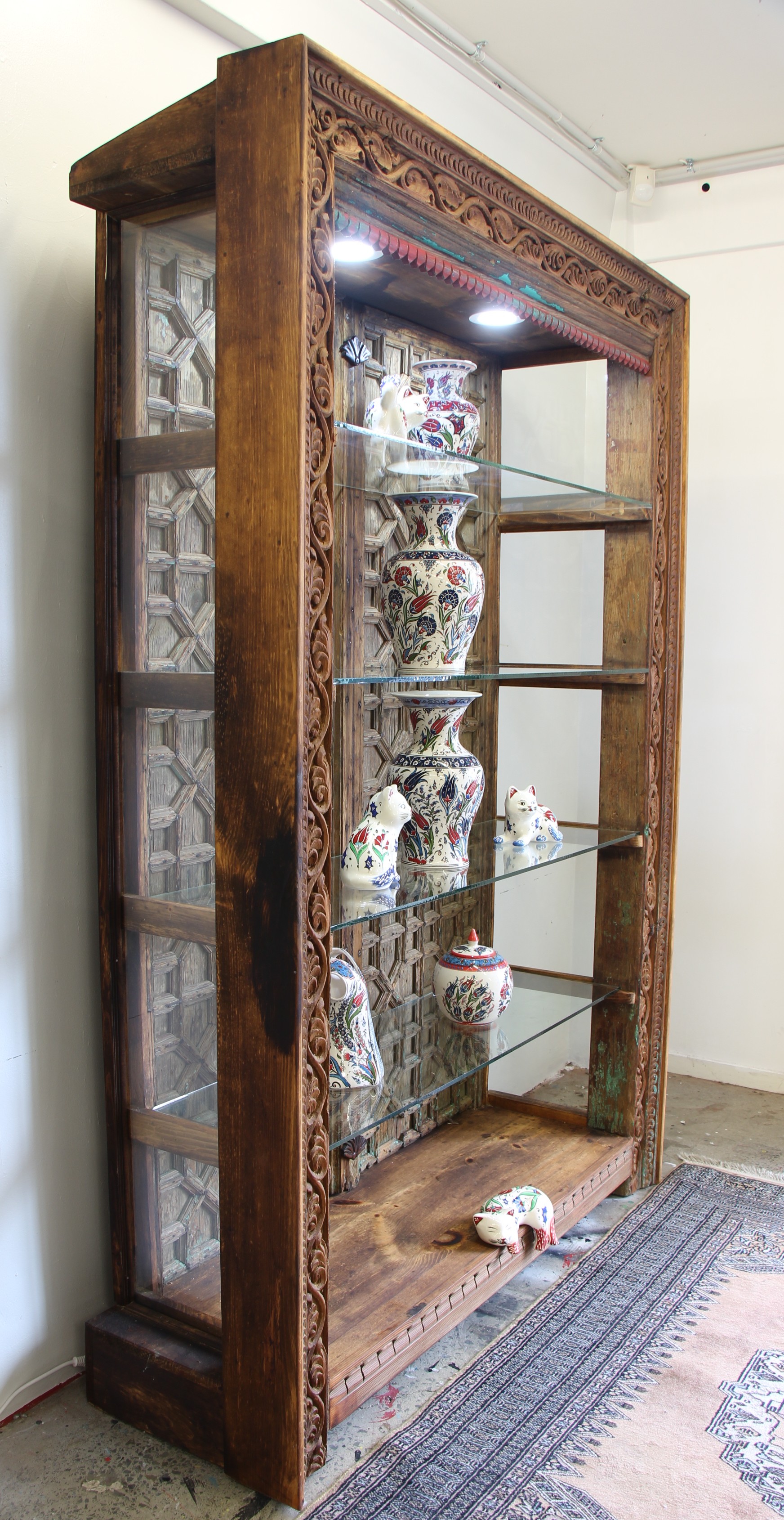Large Display Unit With Antique Doors And Beams & Display Lights 9