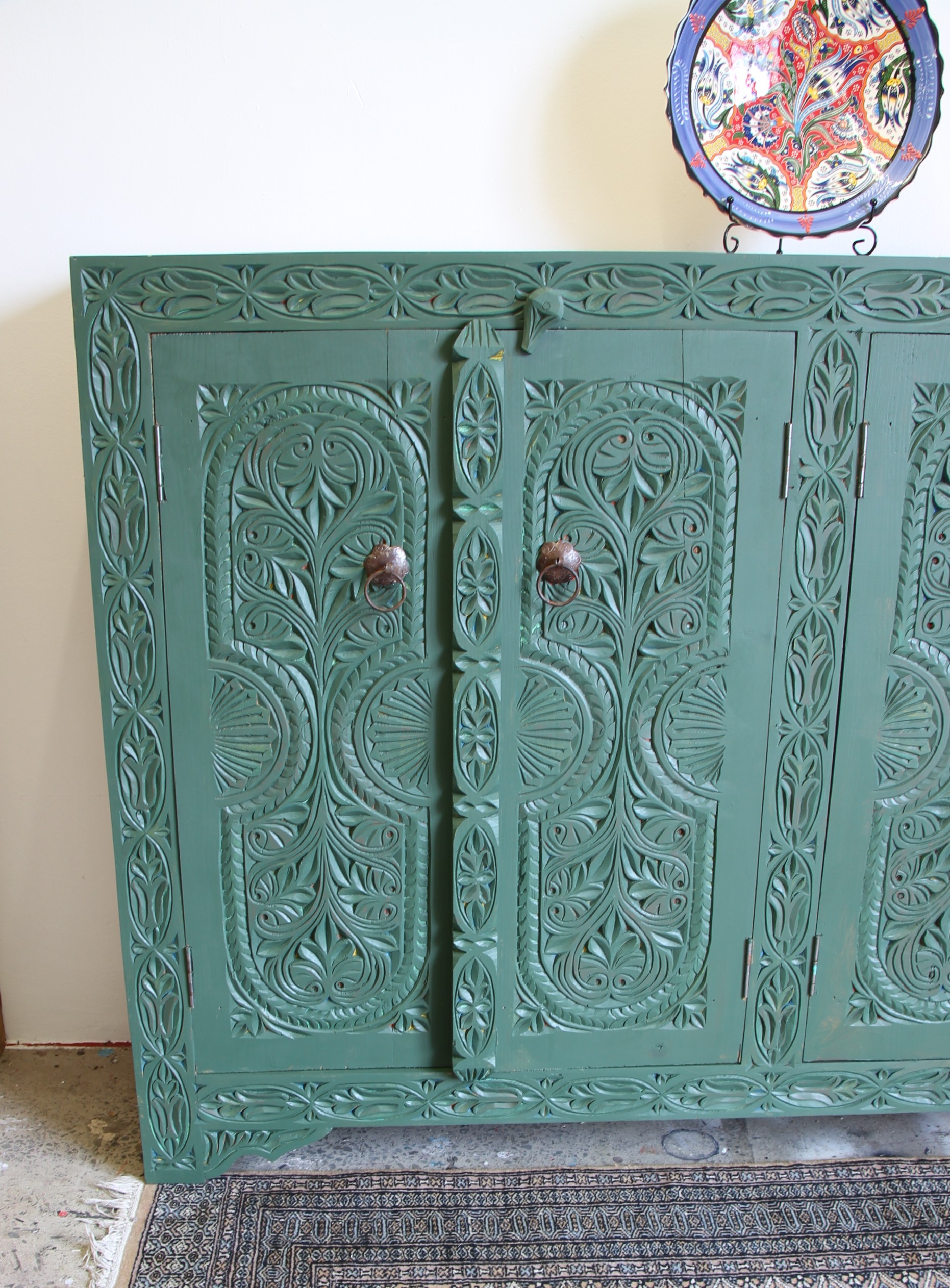 Large Hand Carved Sideboard In Green With 4 Doors - 3