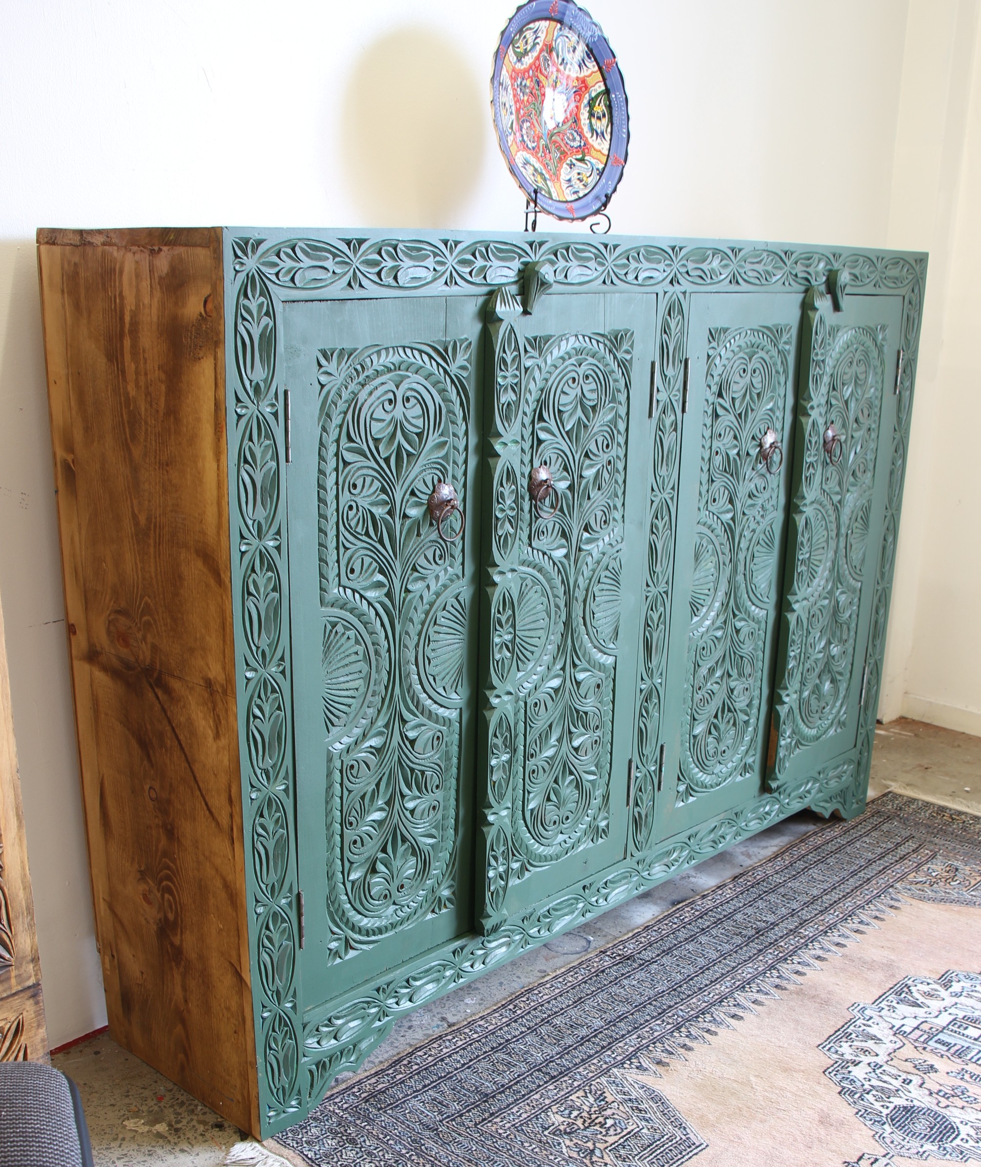Large Hand Carved Sideboard In Green With 4 Doors - 5