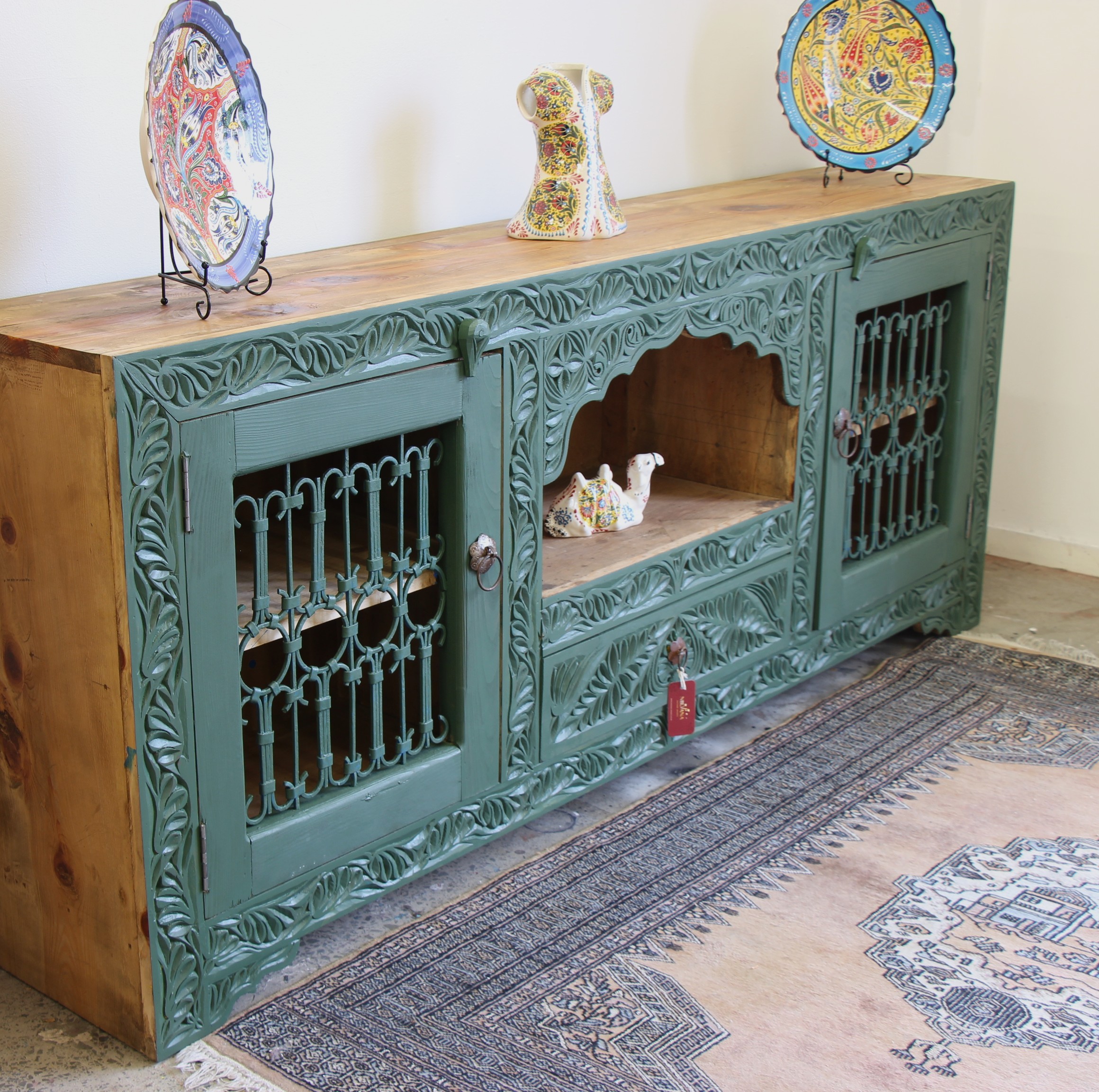 Large Hand Carved Sideboard With Antique Grates and Carved Arabian Arch -2