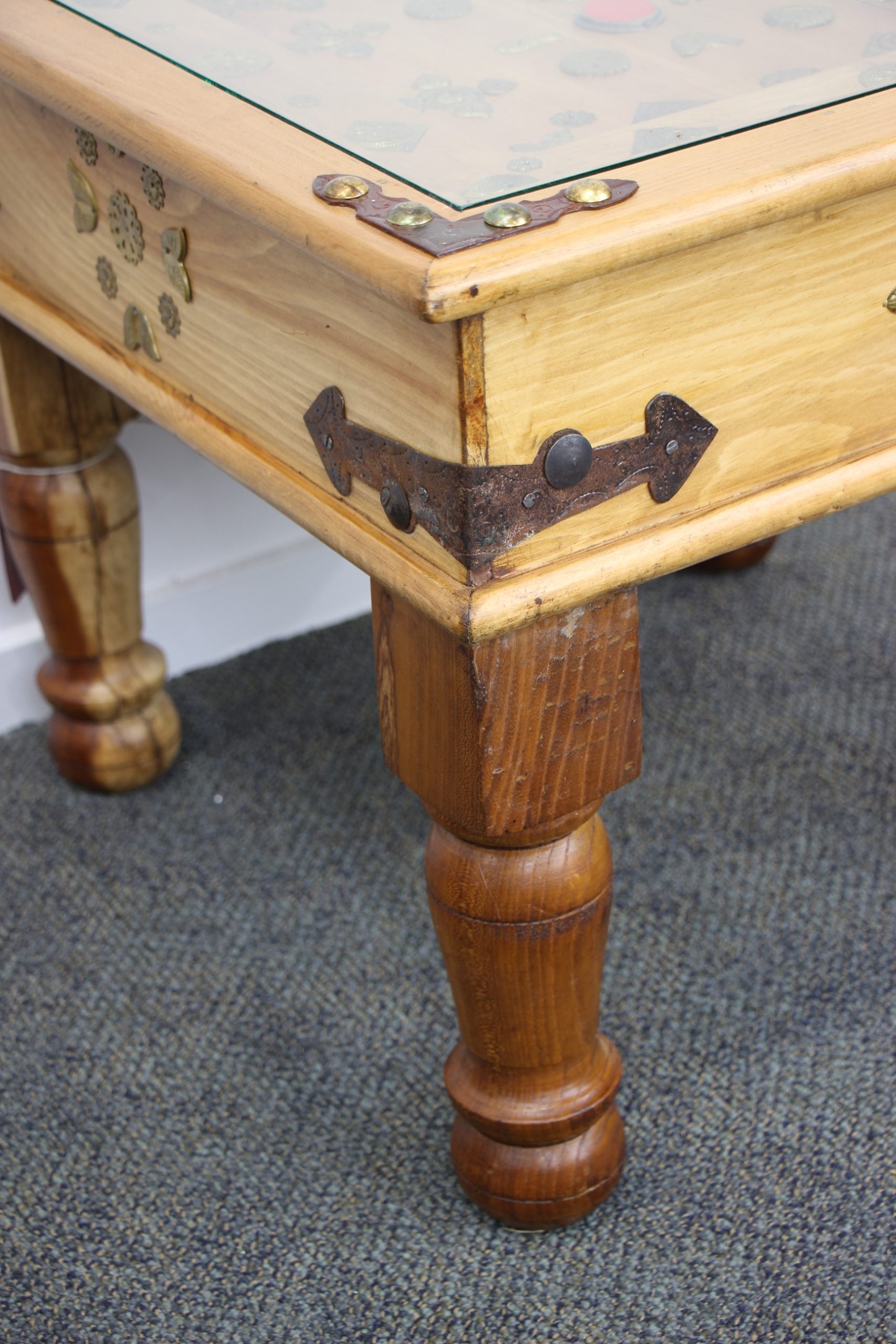 Medium Coffee Table With Brass Inlay (Red lapis lazuli) 1