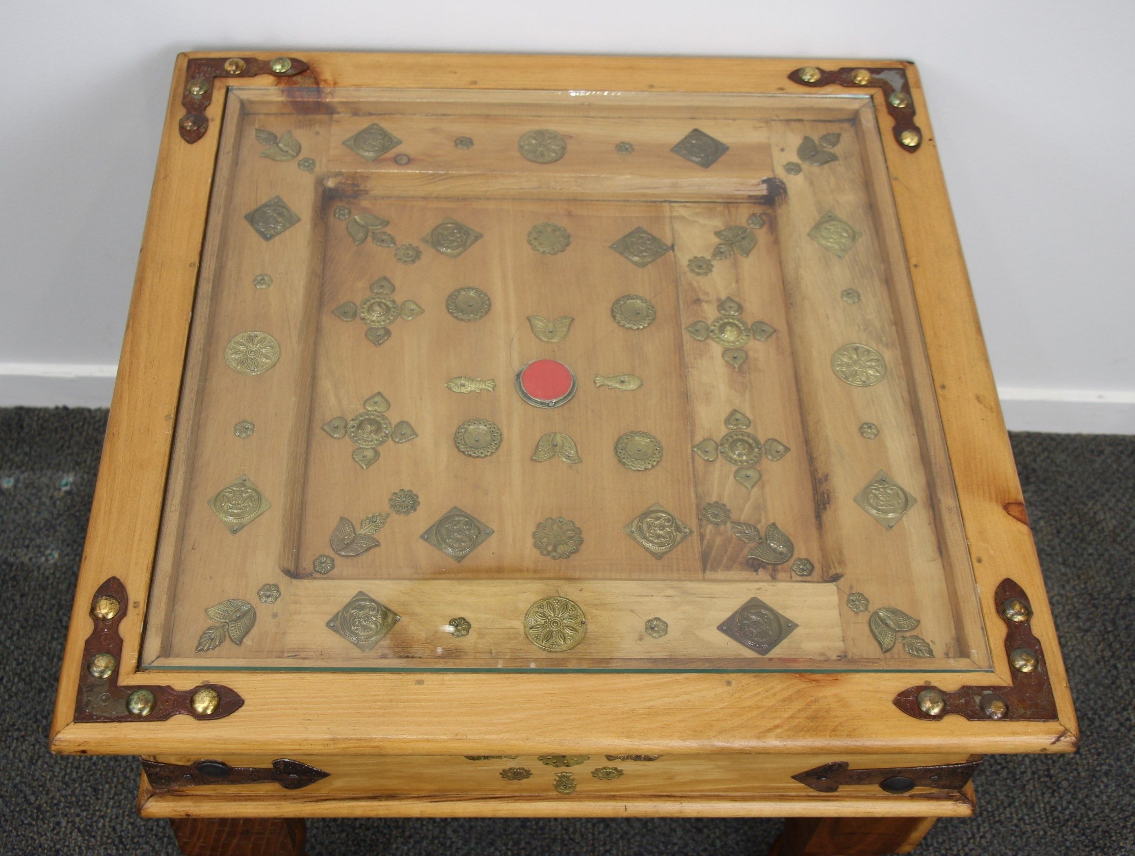 Medium Coffee Table With Brass Inlay (Red lapis lazuli) 4