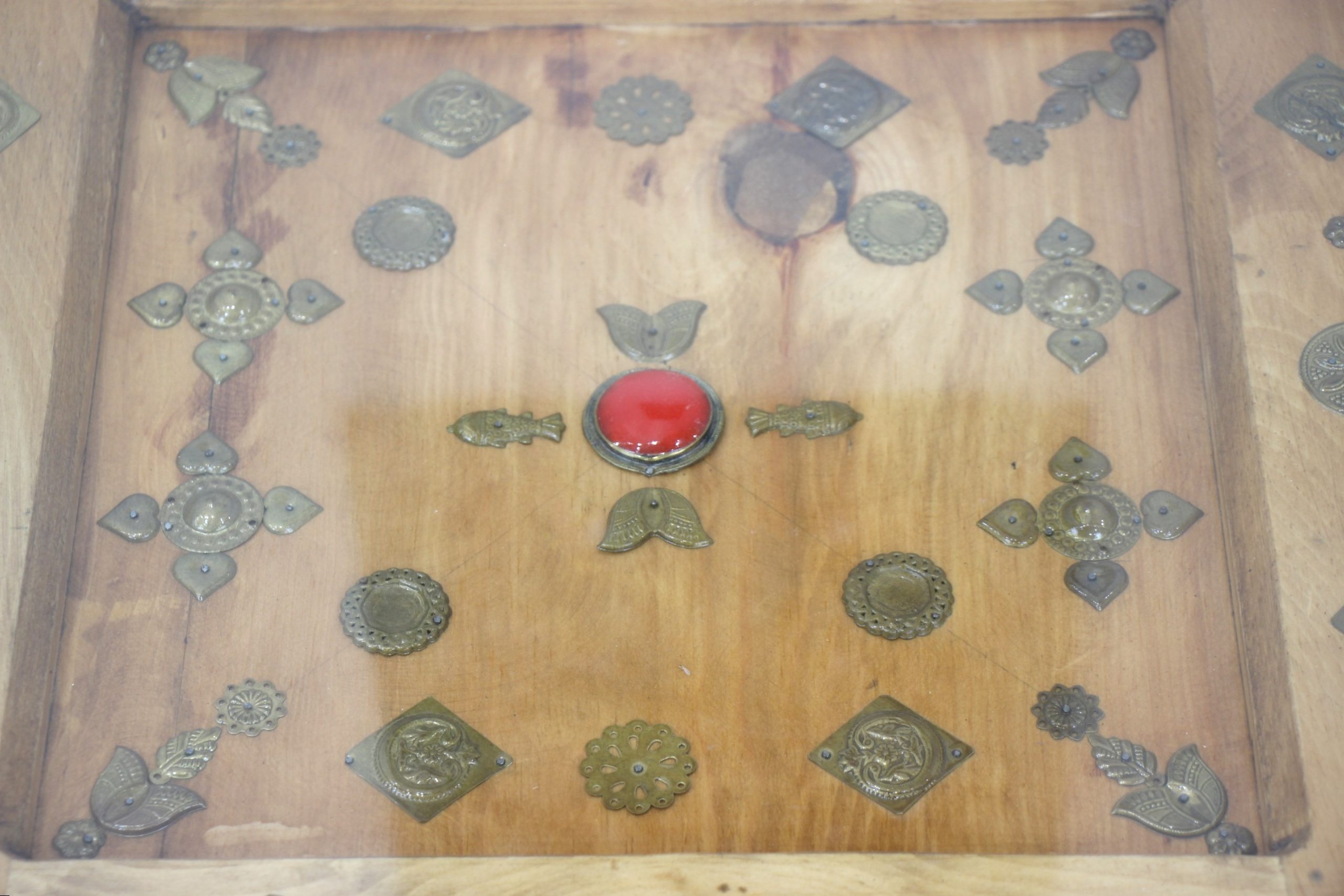 Medium Coffee Table With Brass Inlay (Red lapis lazuli) 8