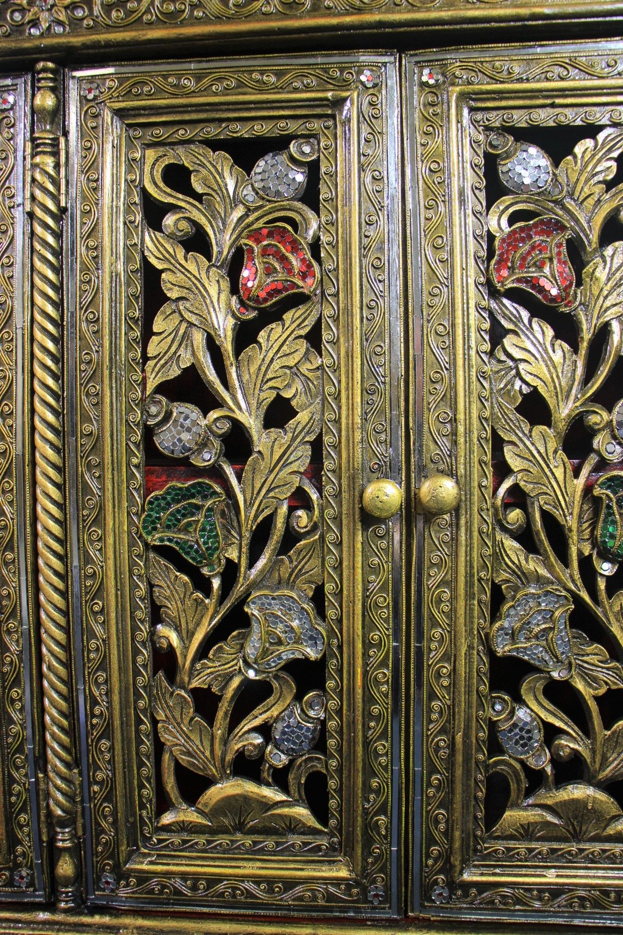 Ornate Handcarved Cabinet With 4 Cupboards Green WhiteRed Mosaic 9