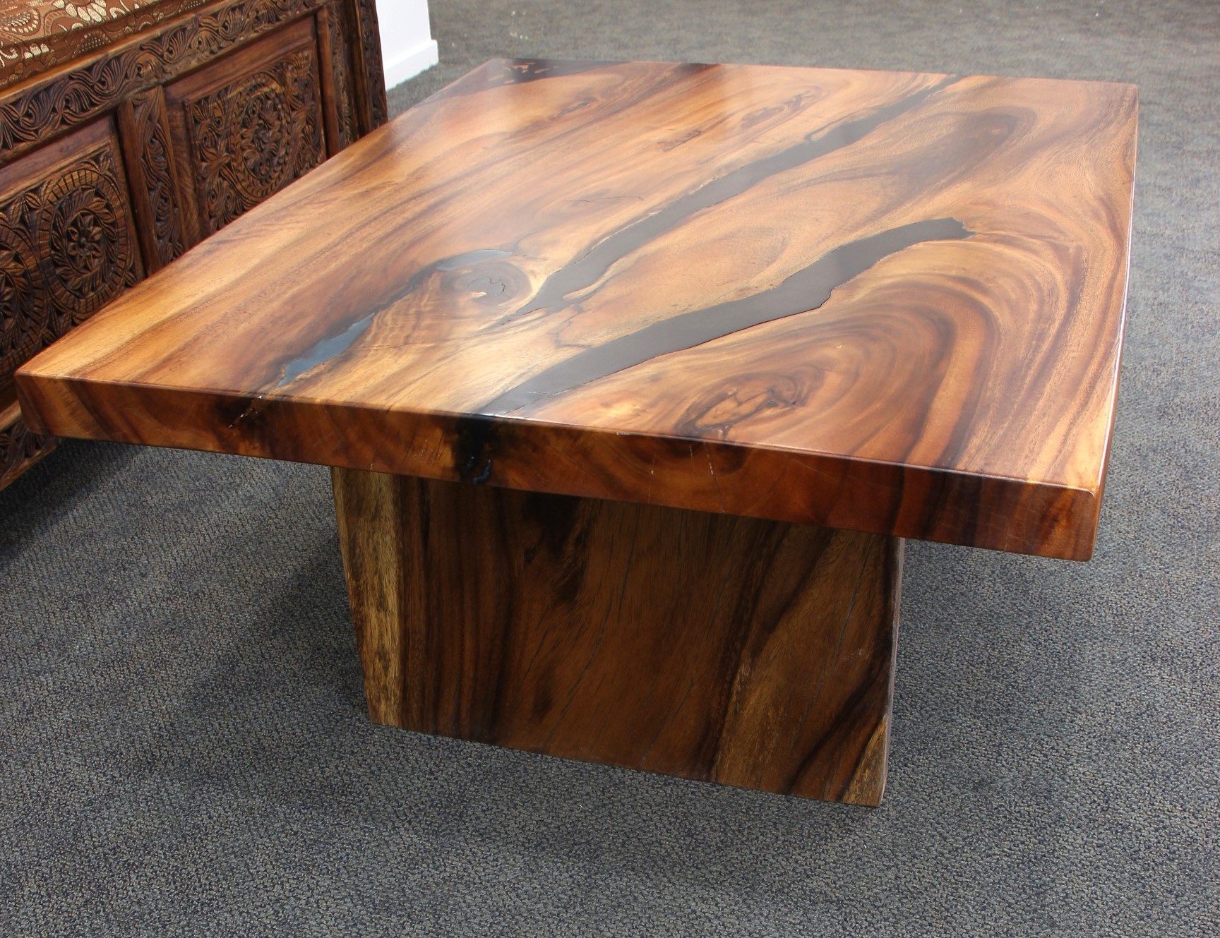 Stunning Resin Coffee Table 2D