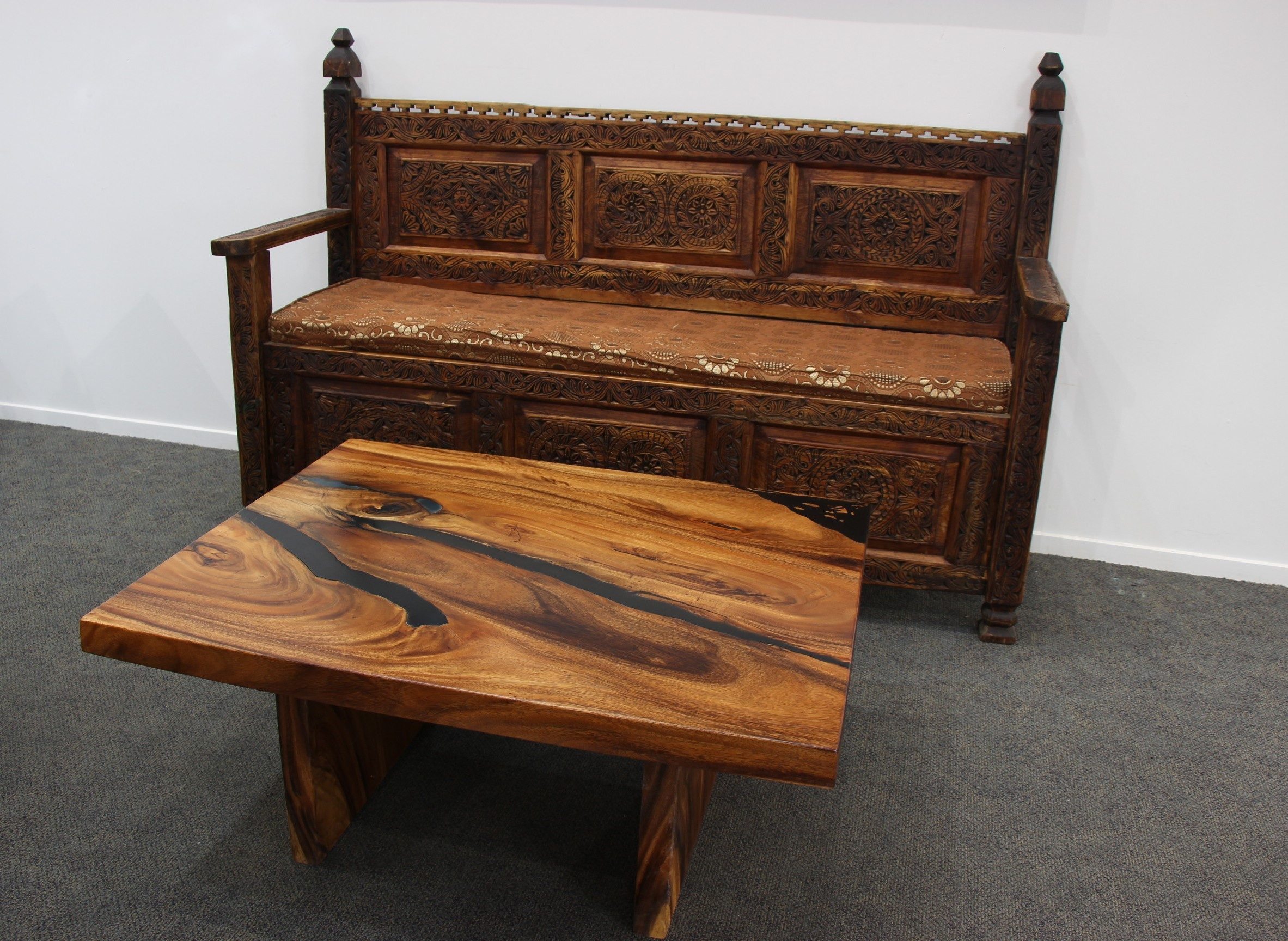 Stunning Resin Coffee Table 2G