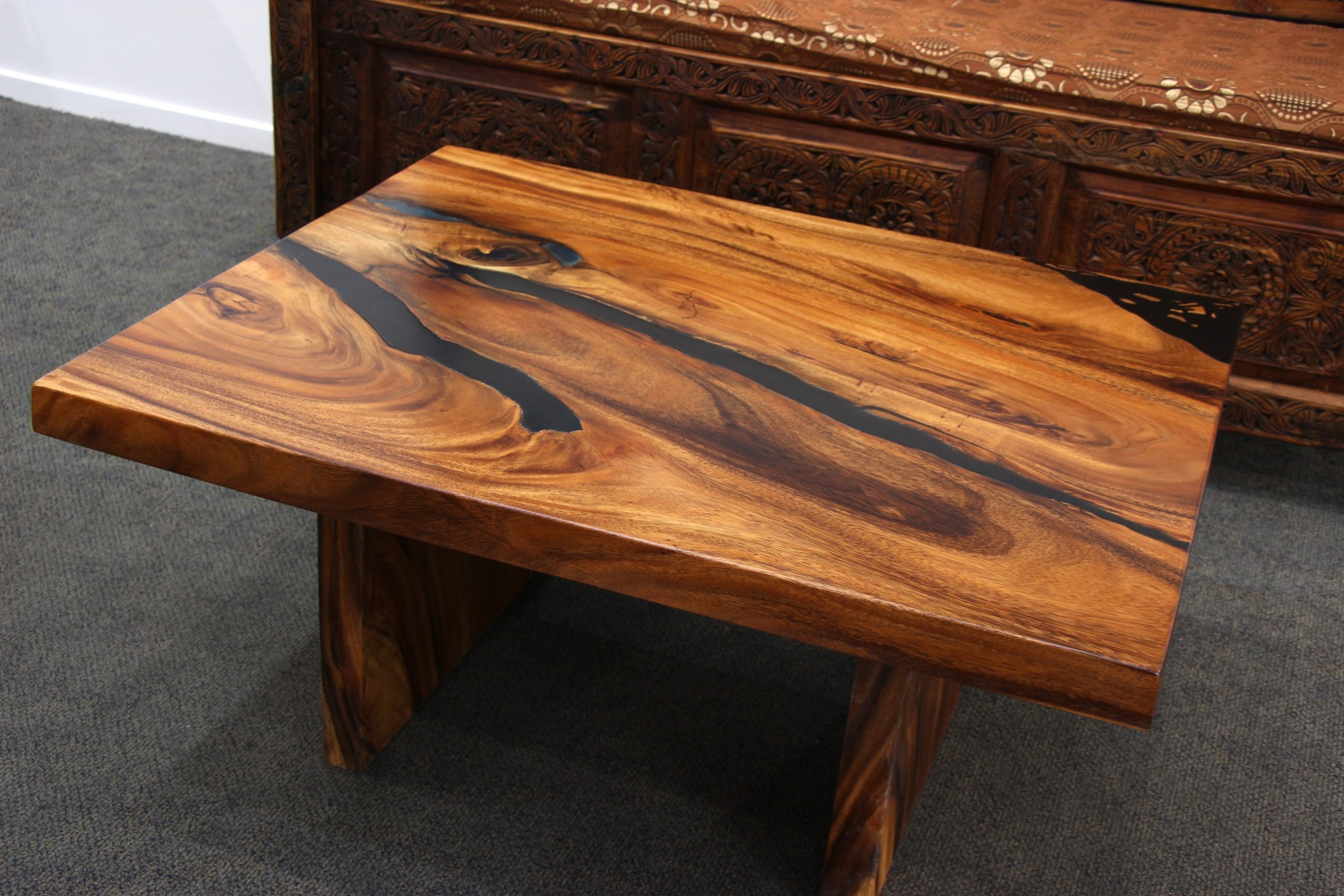 Stunning Resin Coffee Table 2H