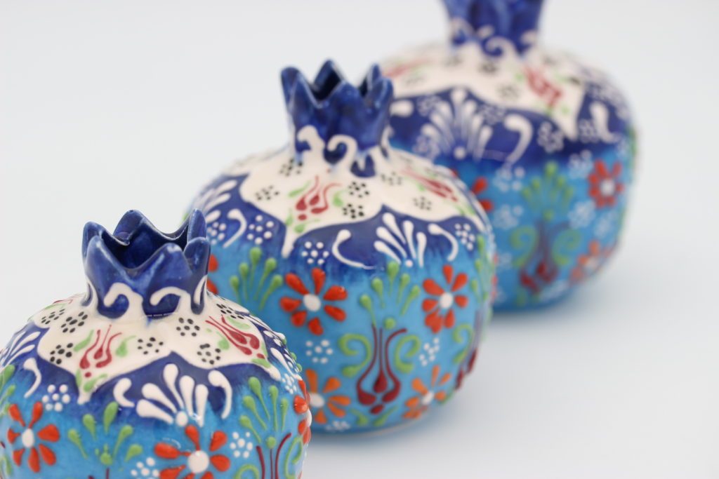 Turkish-Ceramic-Colourful-Hand-Painted-Pomegranate-Set-Of-Three-Vases-all-4-1024x683-1.jpg