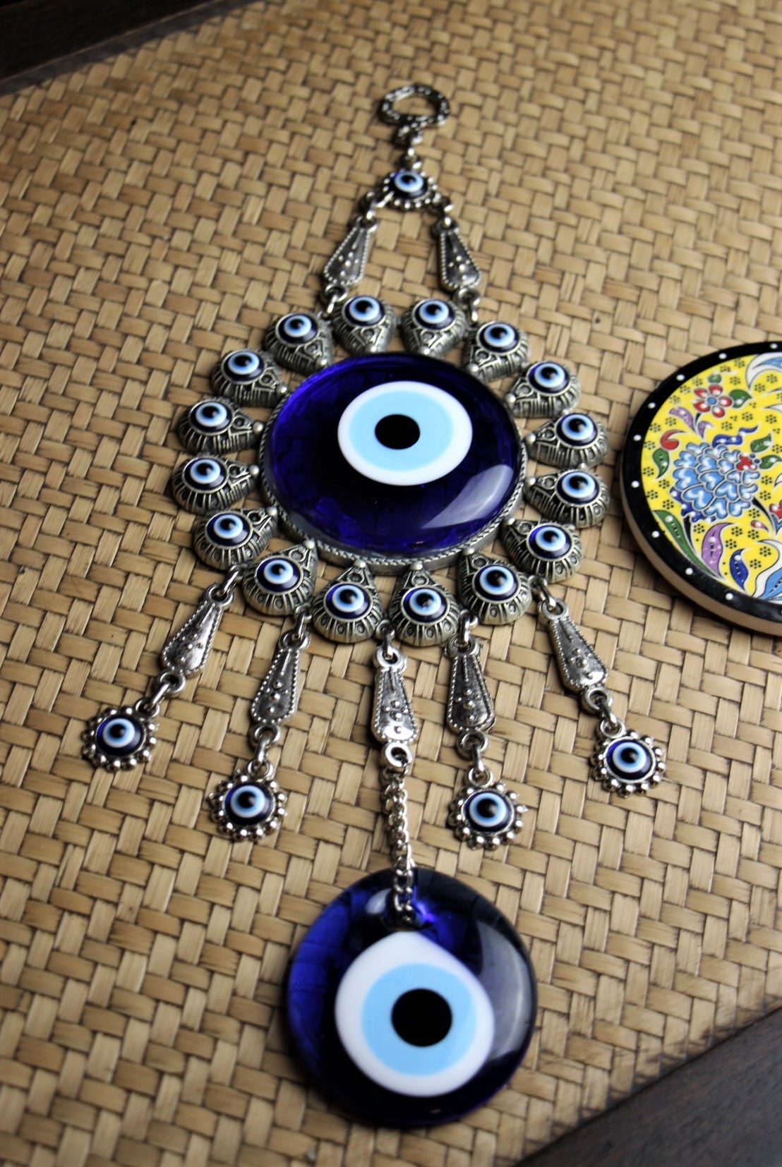 luckyeyemedroundwallhanging58